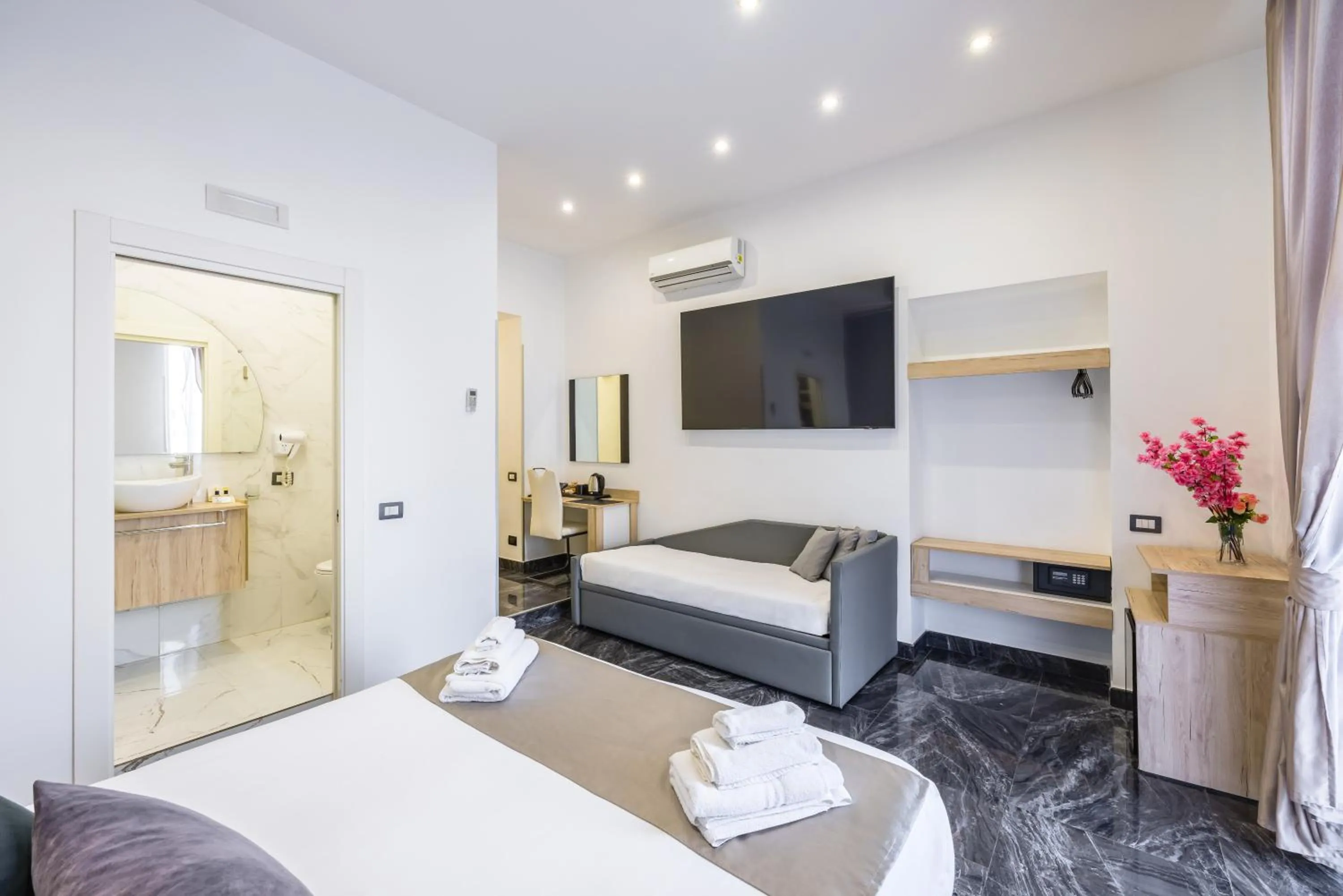 Bed in Palace Napoli