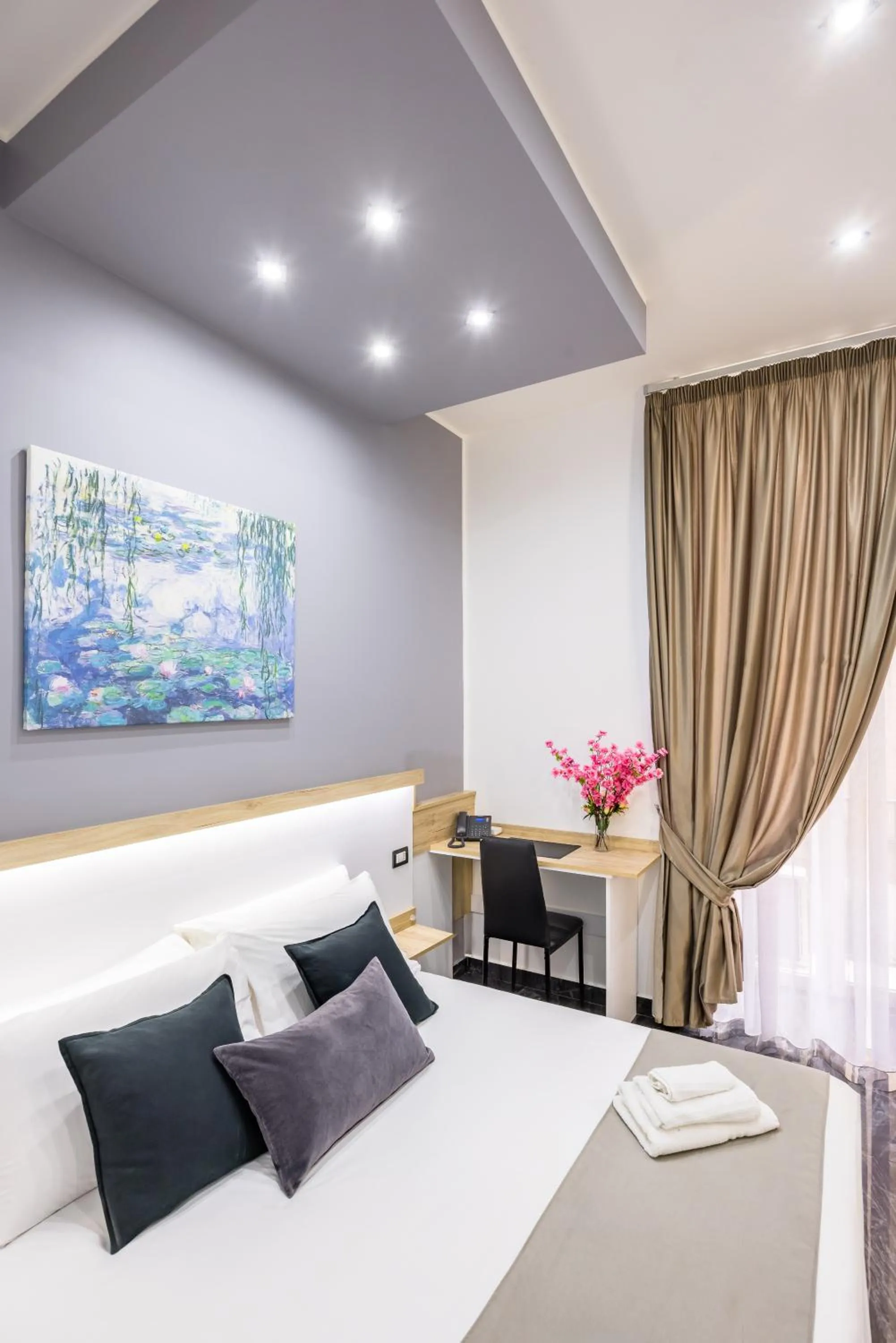 Bed in Bella Napoli Suites