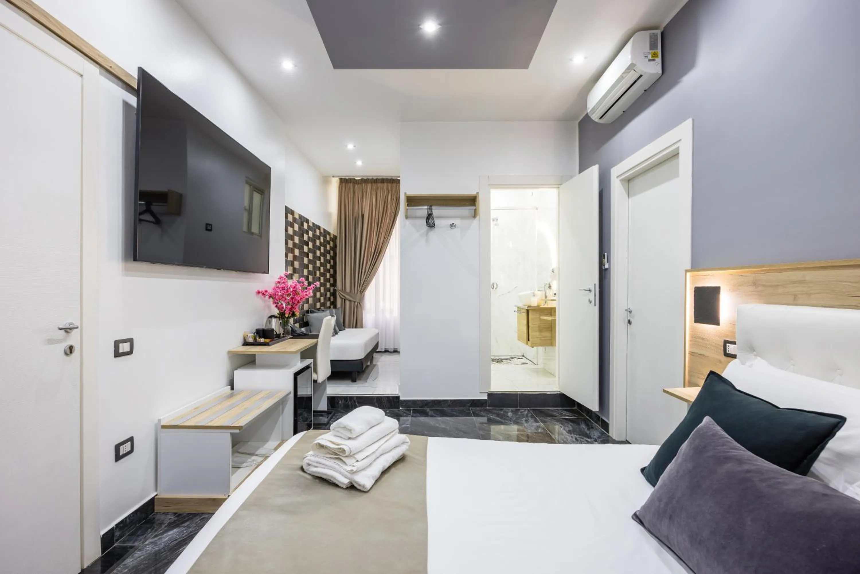 Bed in Palace Napoli