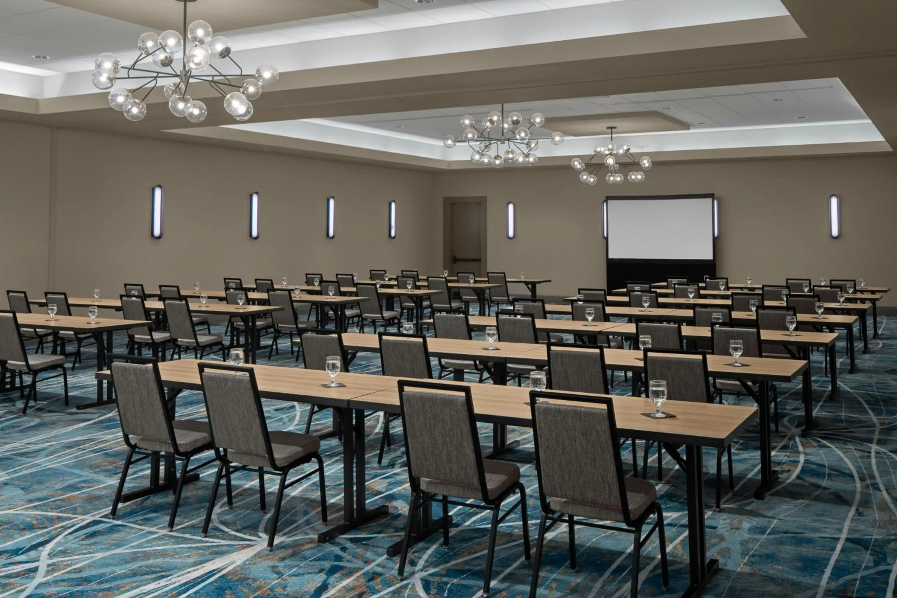 Meeting/conference room in Sheraton Milwaukee Brookfield