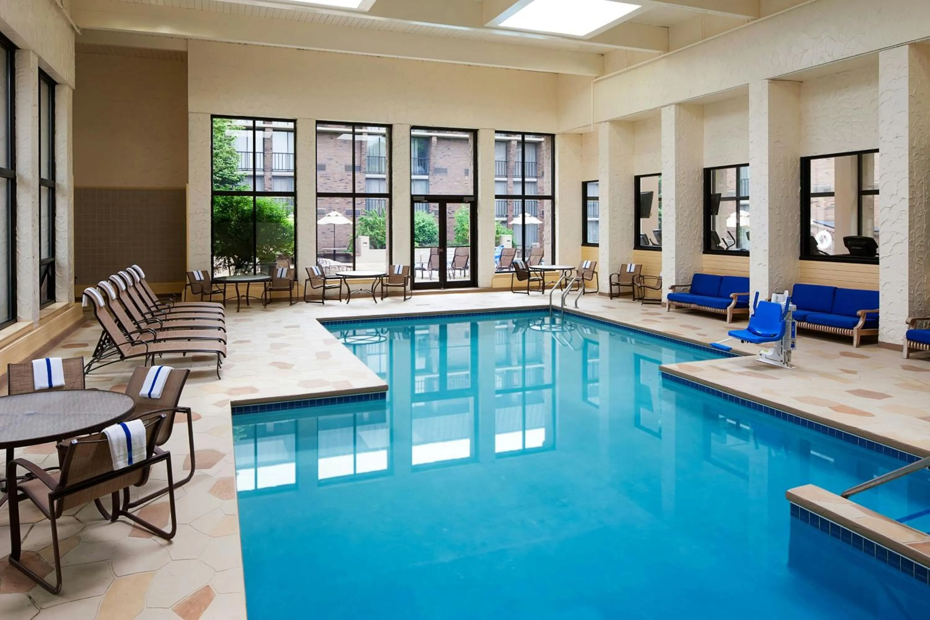 Swimming pool in Sheraton Milwaukee Brookfield