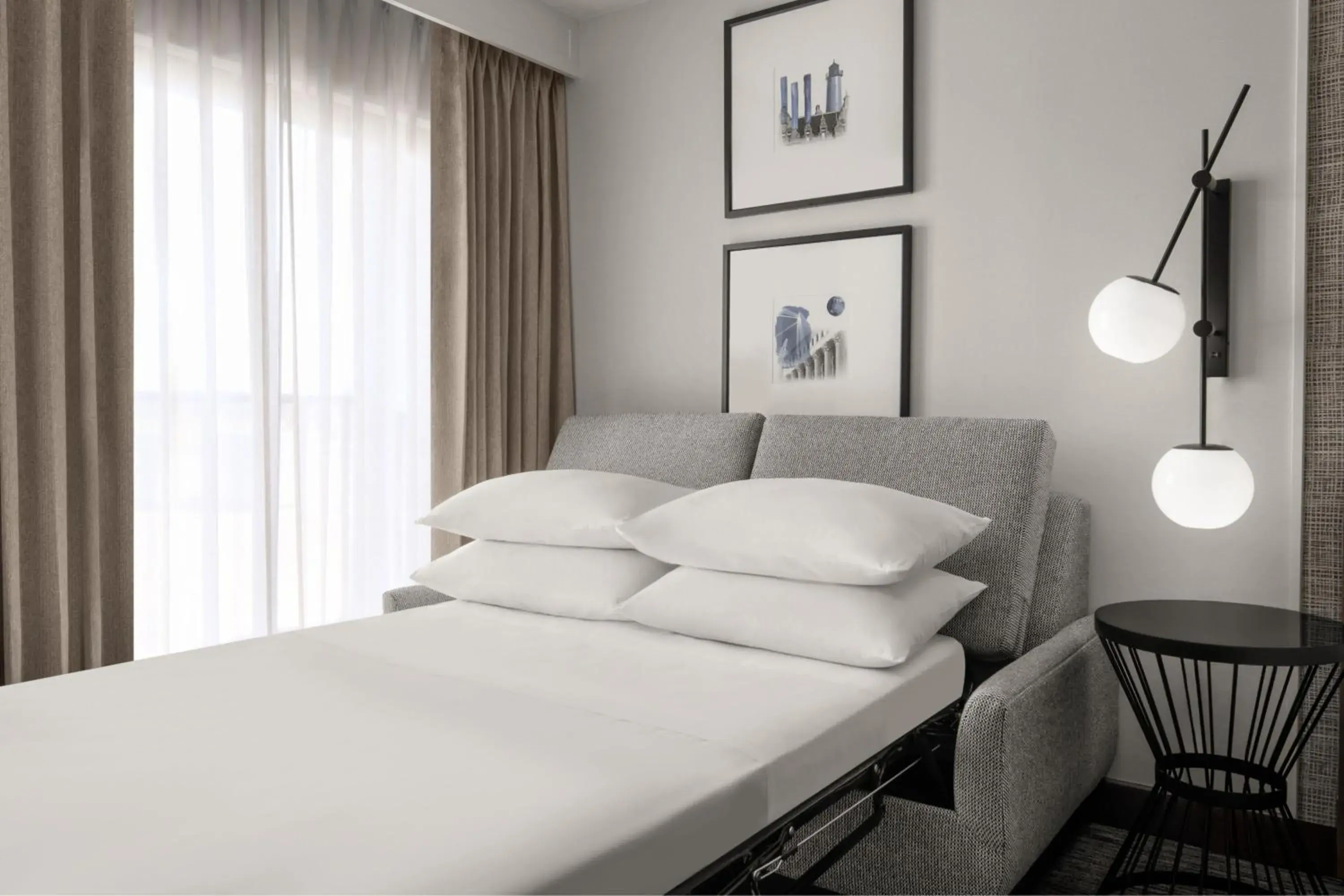 Photo of the whole room, Bed in Sheraton Milwaukee Brookfield Photo of the whole room, Bed in Sheraton Milwaukee Brookfield