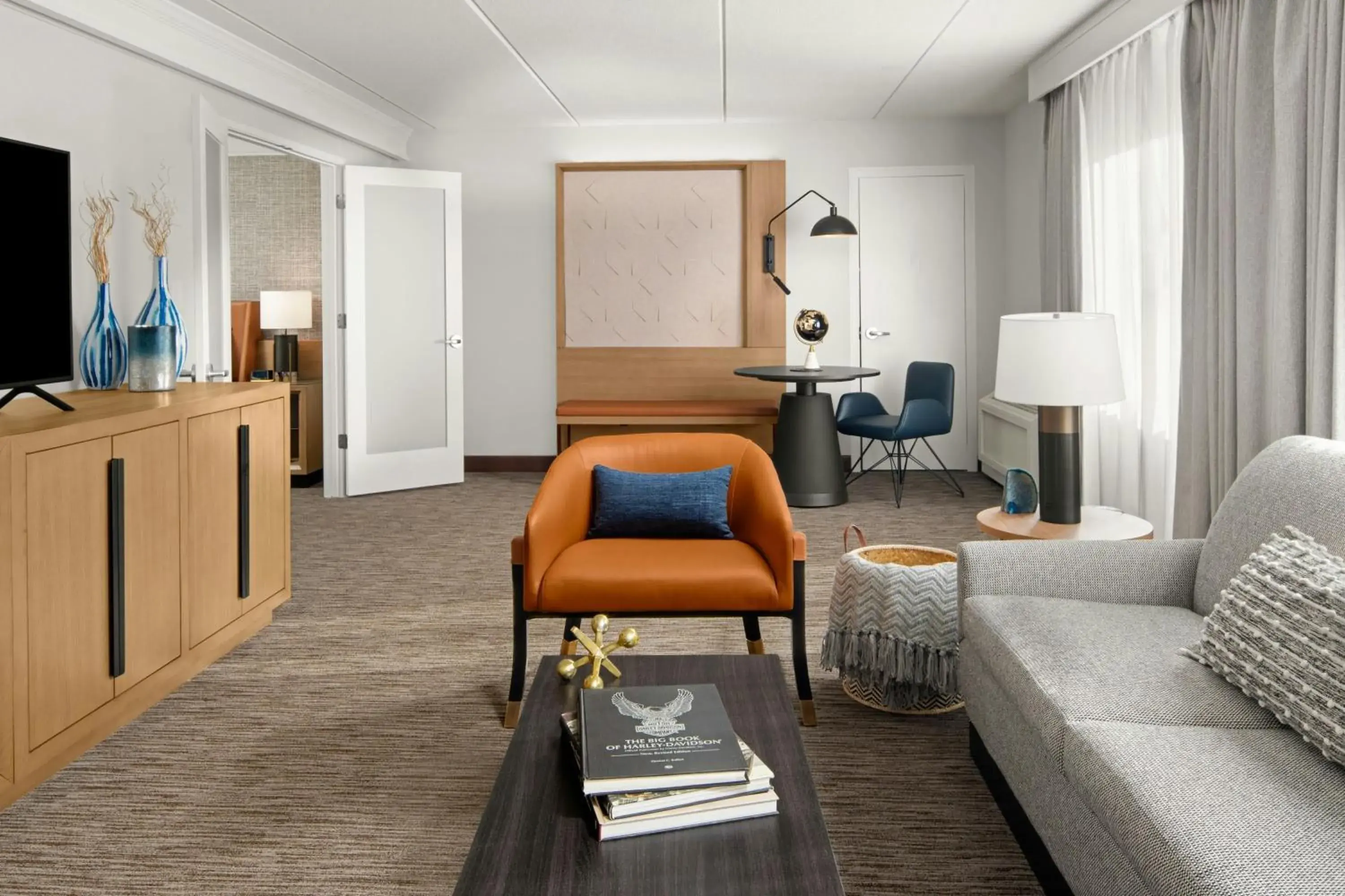 Lounge or bar in Sheraton Milwaukee Brookfield Lounge or bar in Sheraton Milwaukee Brookfield