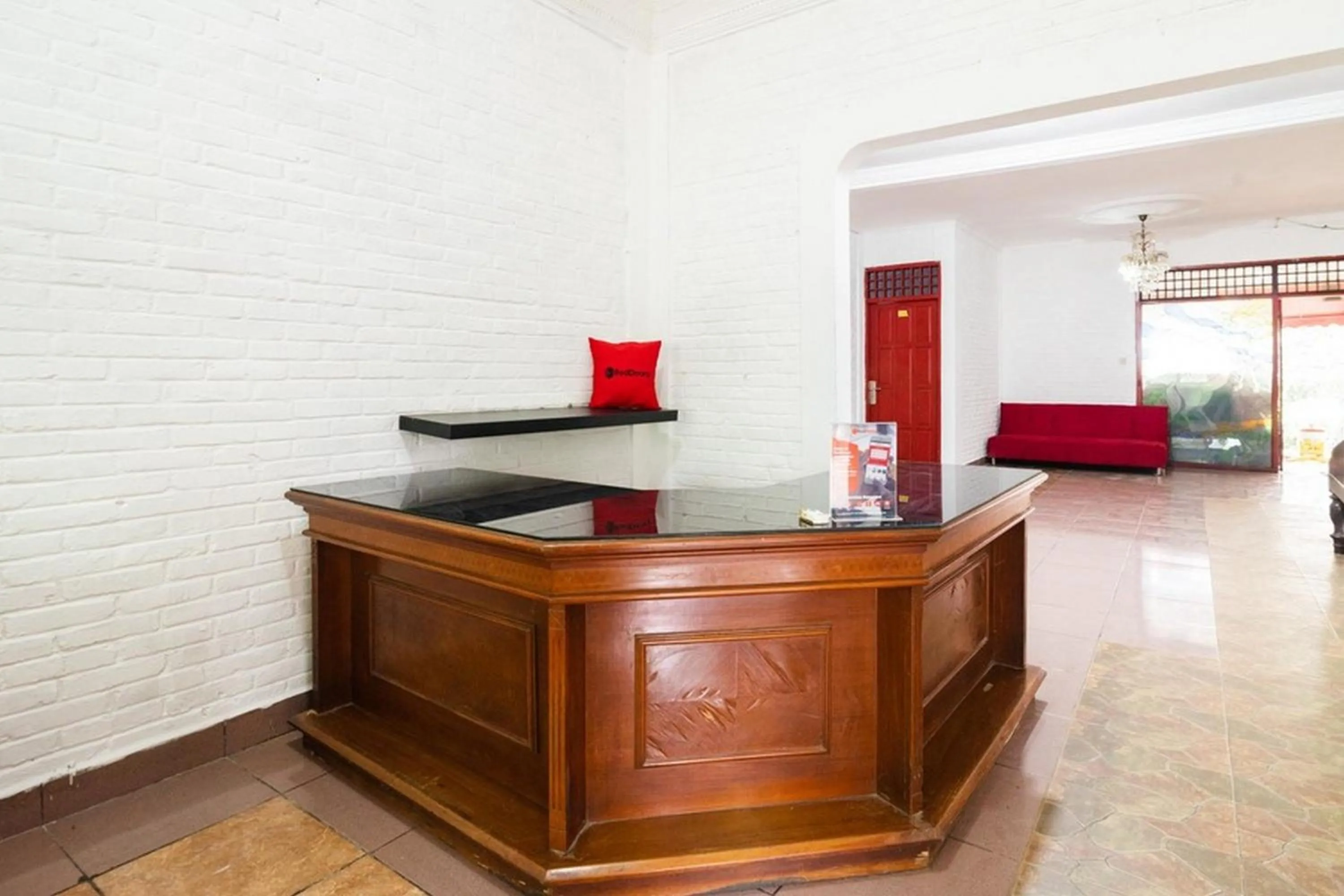 RedDoorz near Universitas Pamulang