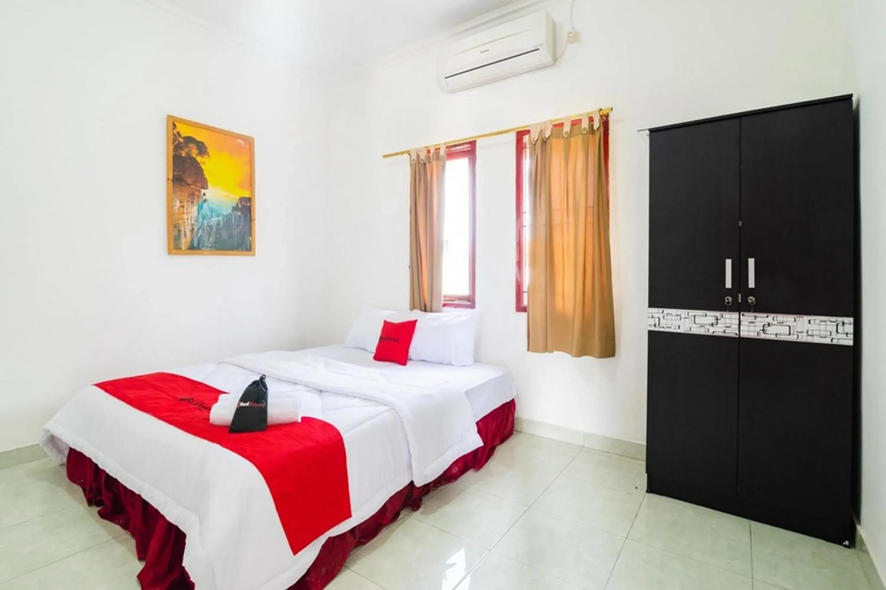 Bedroom, Bed in RedDoorz near Universitas Pamulang Bedroom, Bed in RedDoorz near Universitas Pamulang