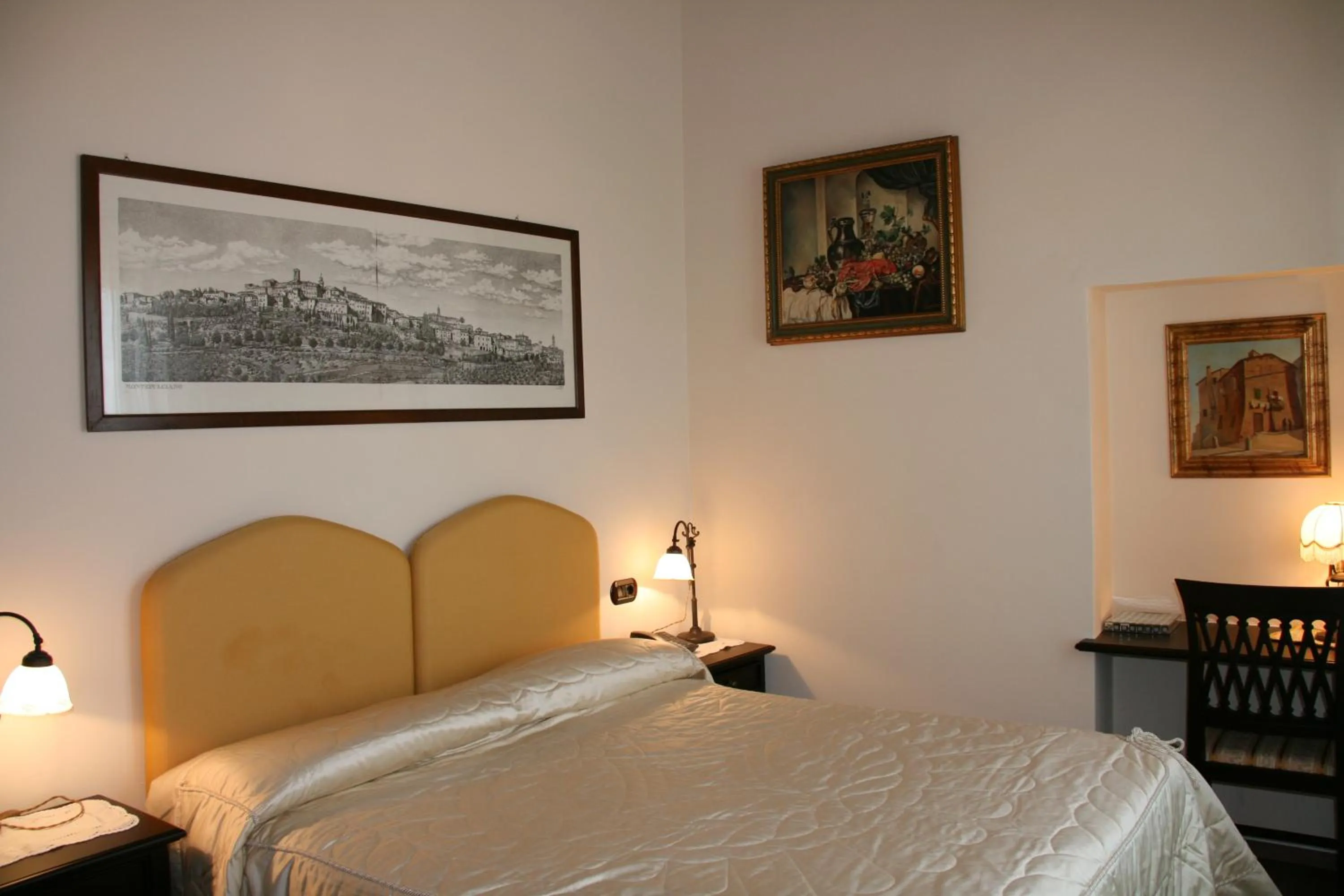 Photo of the whole room, Bed in Meublé il Riccio