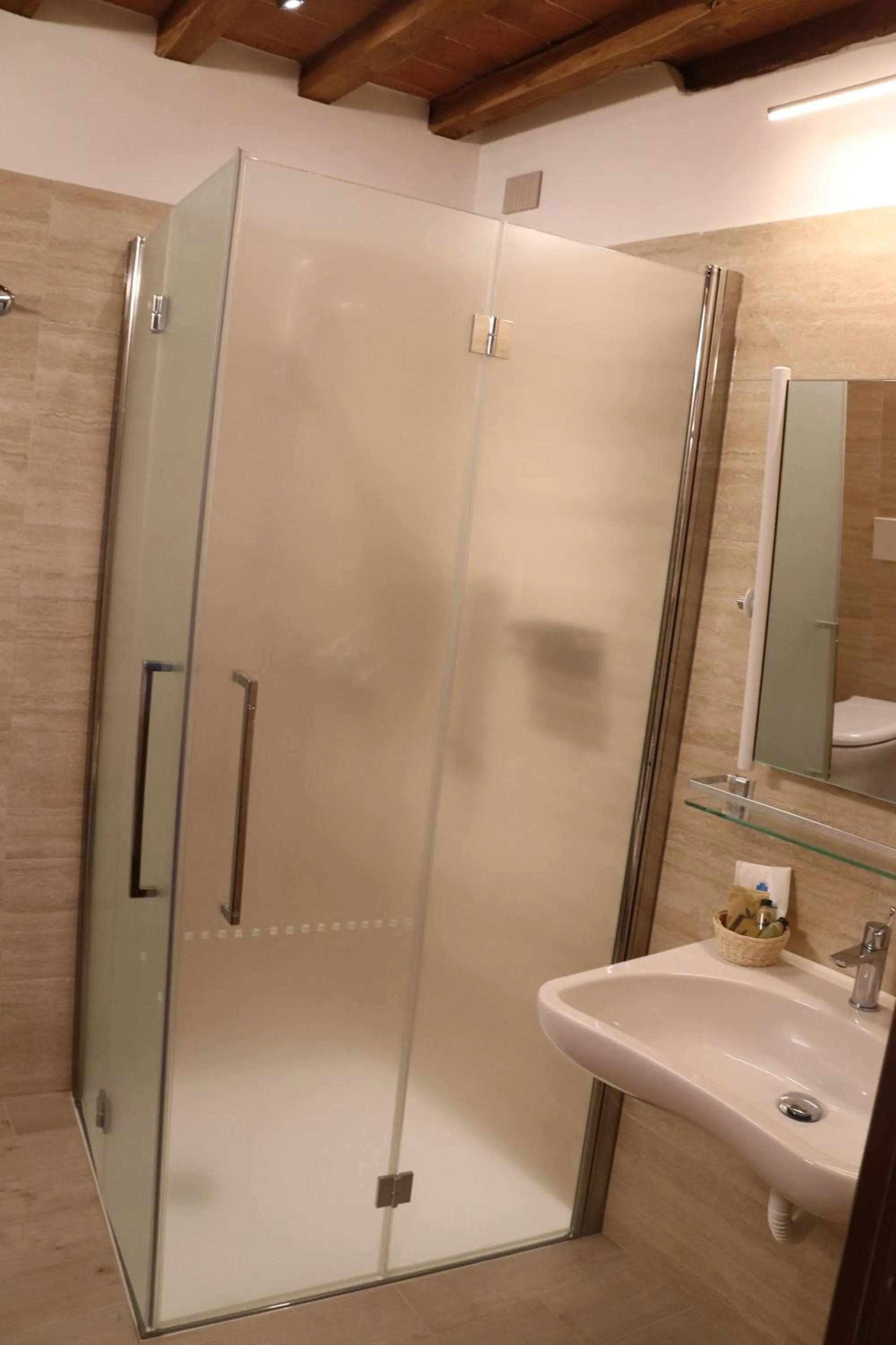 Shower in Meublé il Riccio