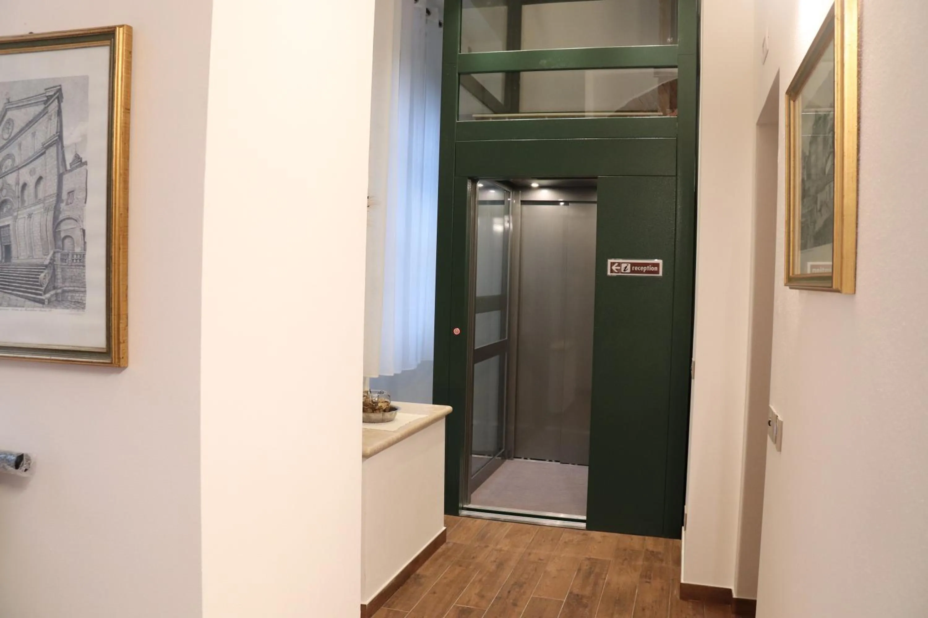 elevator in Meublé il Riccio