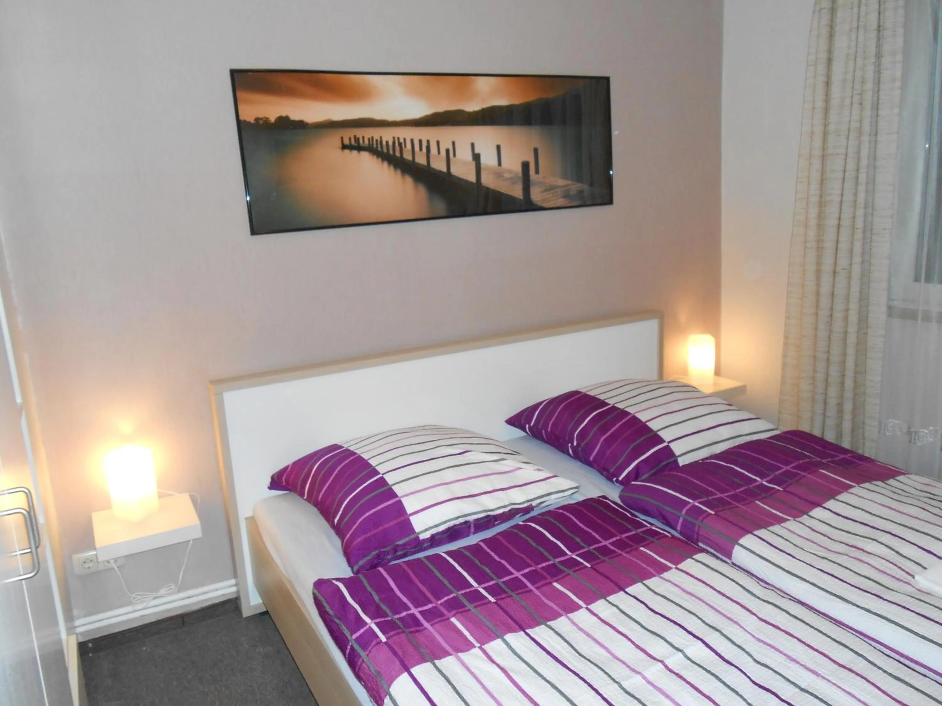 Bedroom, Bed in Zum Grünen Jäger