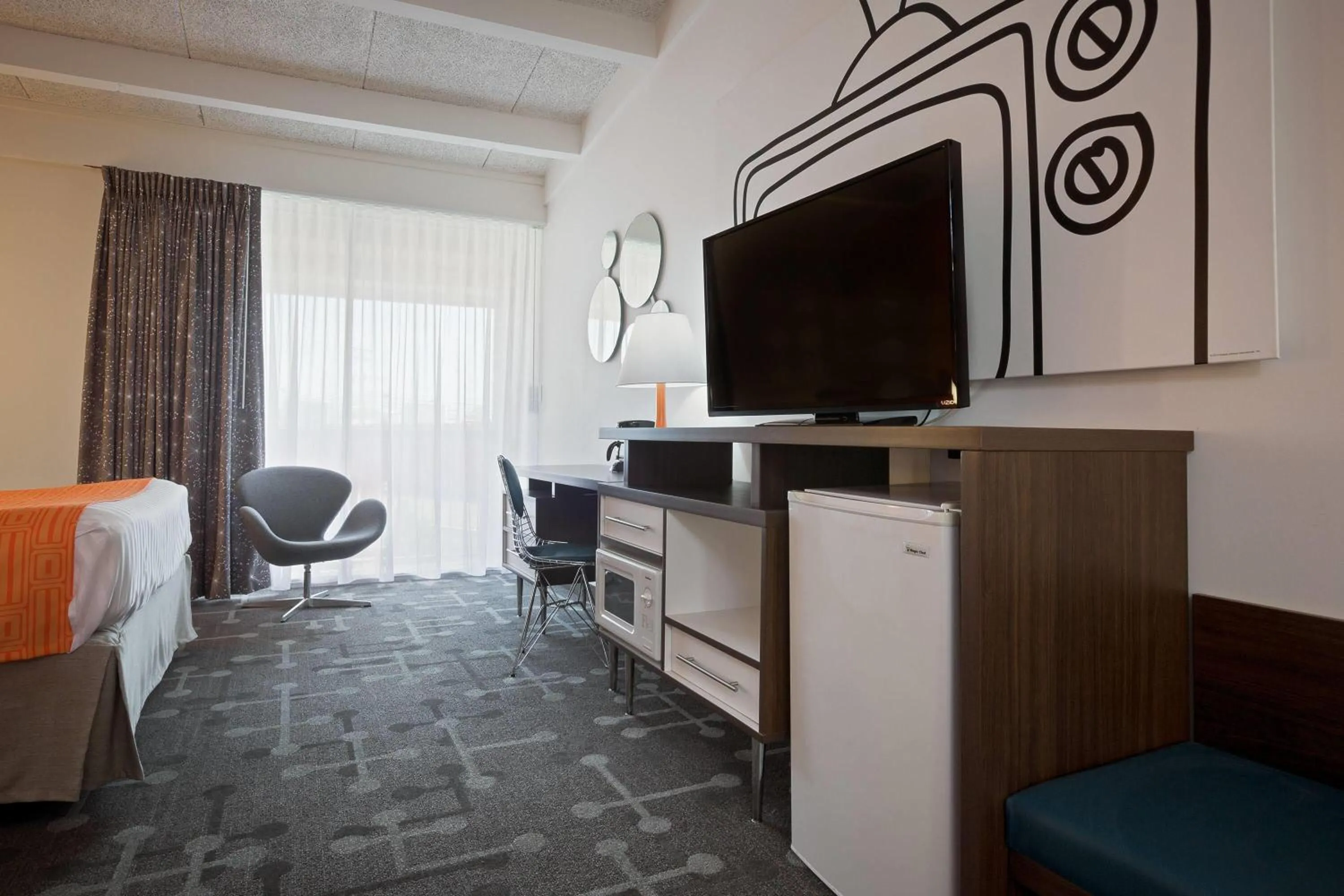 Photo of the whole room, Bed in Howard Johnson by Wyndham Toms River