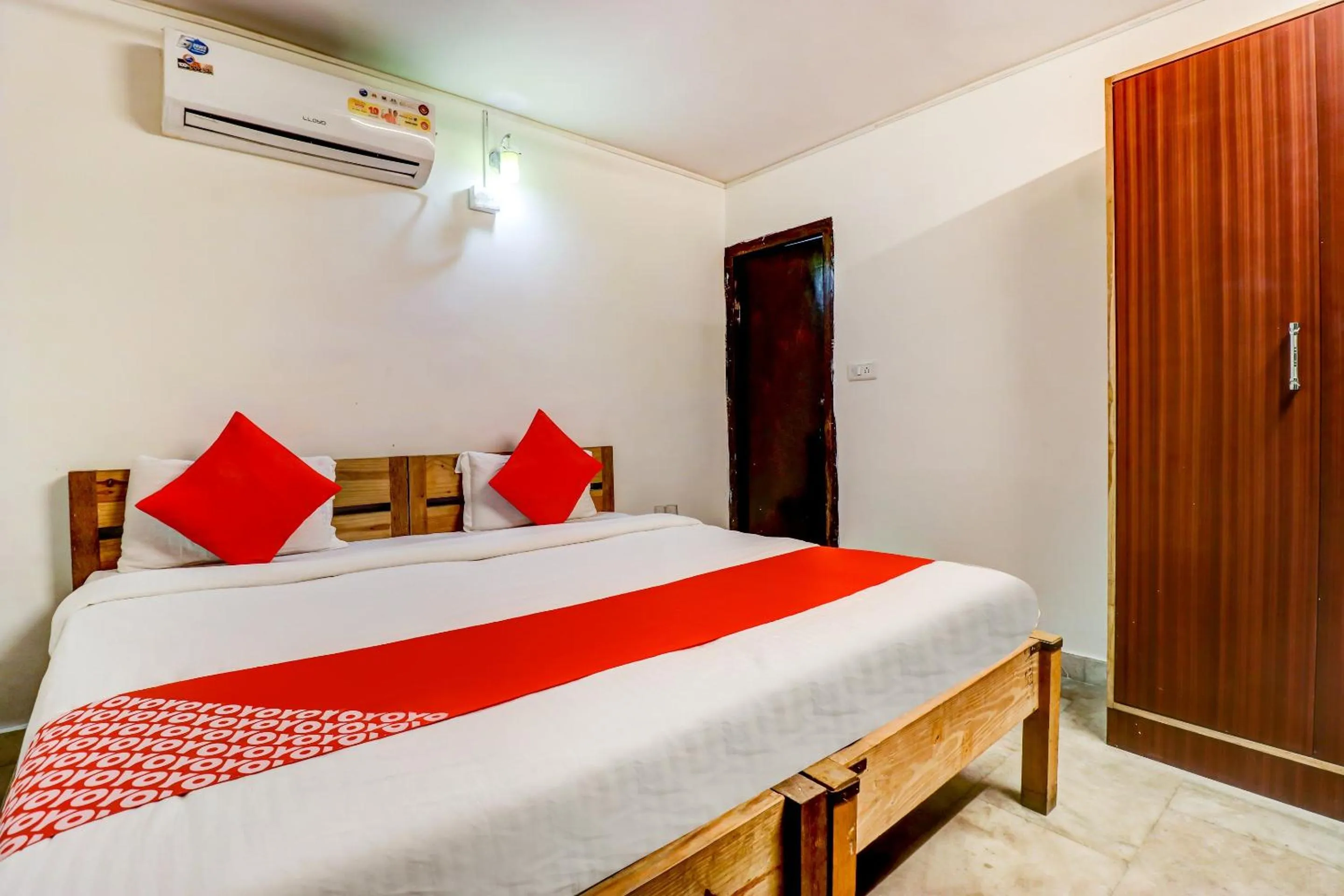 Bedroom, Bed in Hotel O by OYO Dhruv Inn