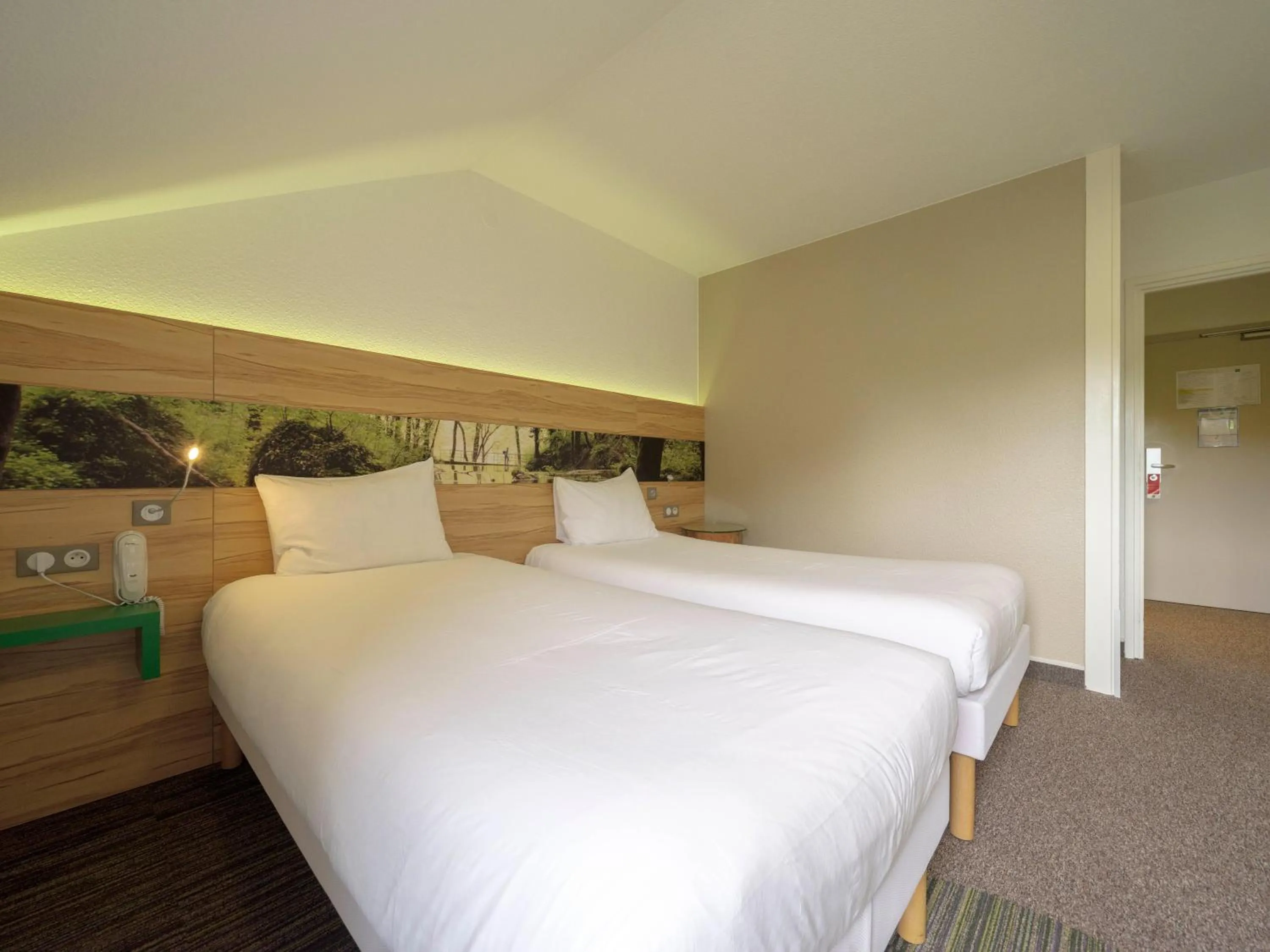 Photo of the whole room, Bed in ibis Styles Sarrebourg