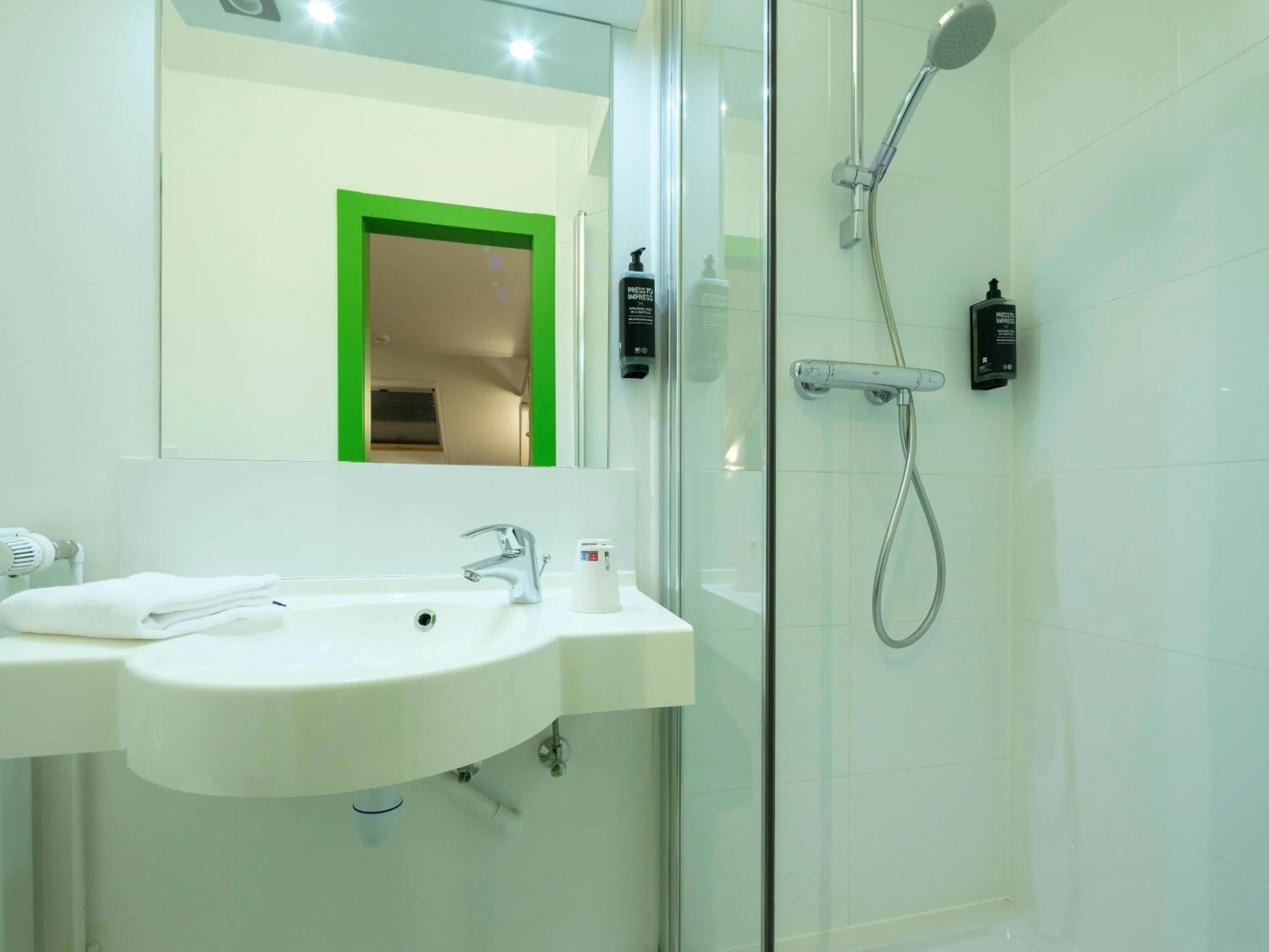 Shower in ibis Styles Sarrebourg