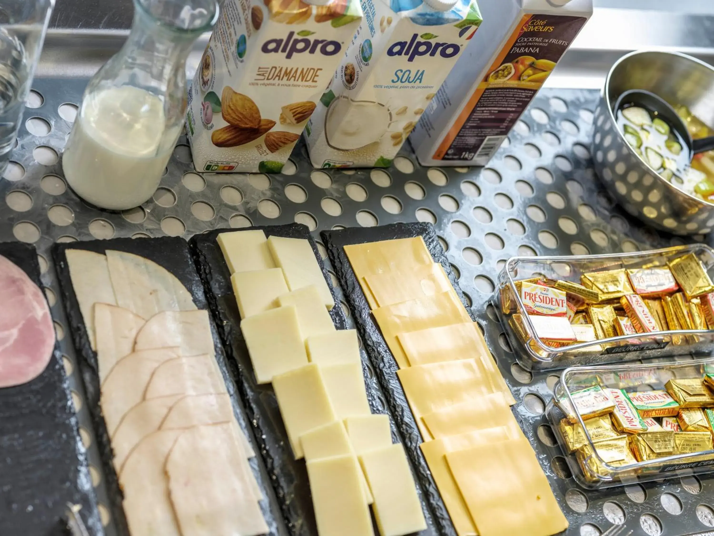 Buffet breakfast in ibis Styles Sarrebourg Buffet breakfast in ibis Styles Sarrebourg