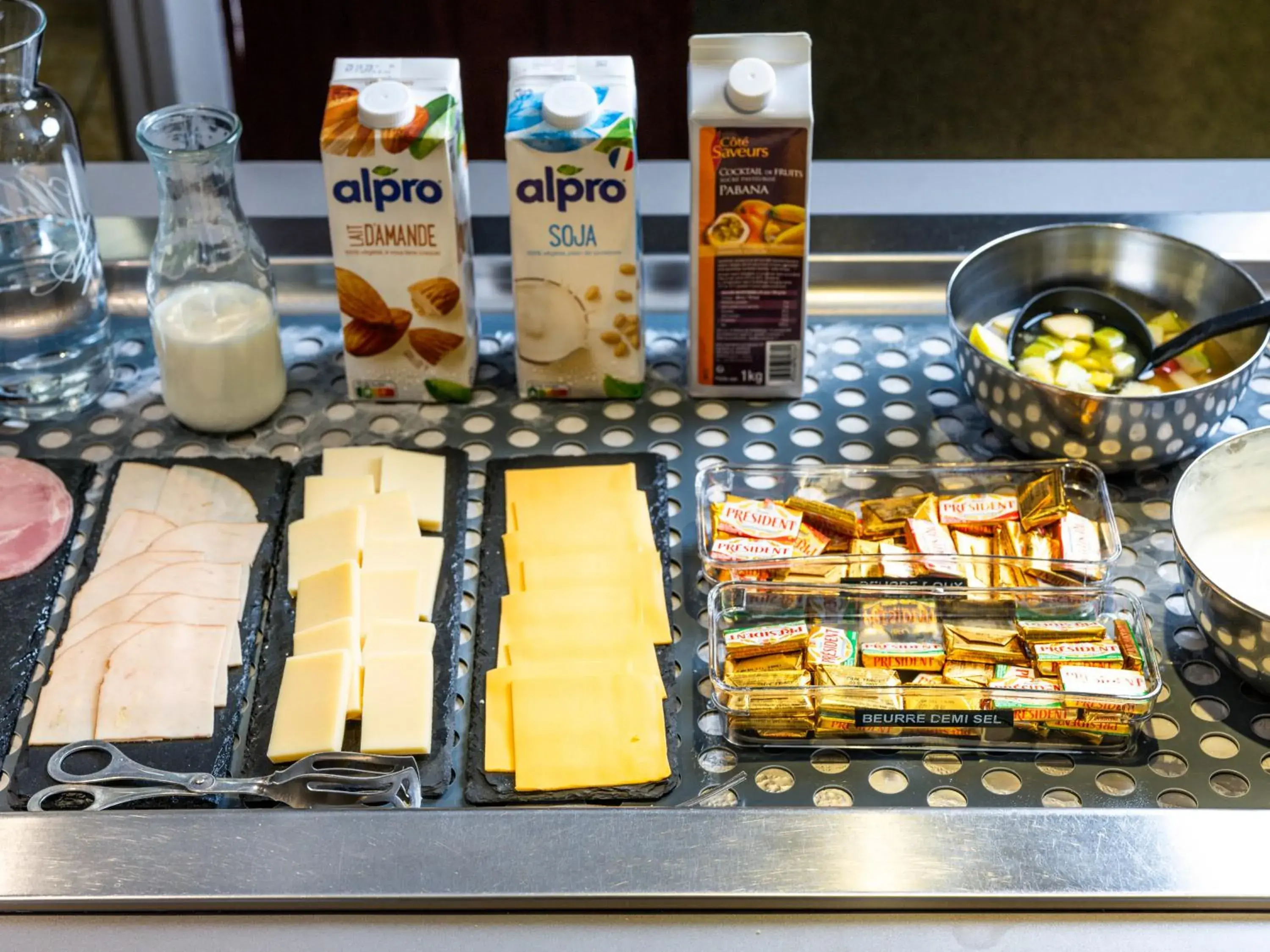 Buffet breakfast in ibis Styles Sarrebourg Buffet breakfast in ibis Styles Sarrebourg