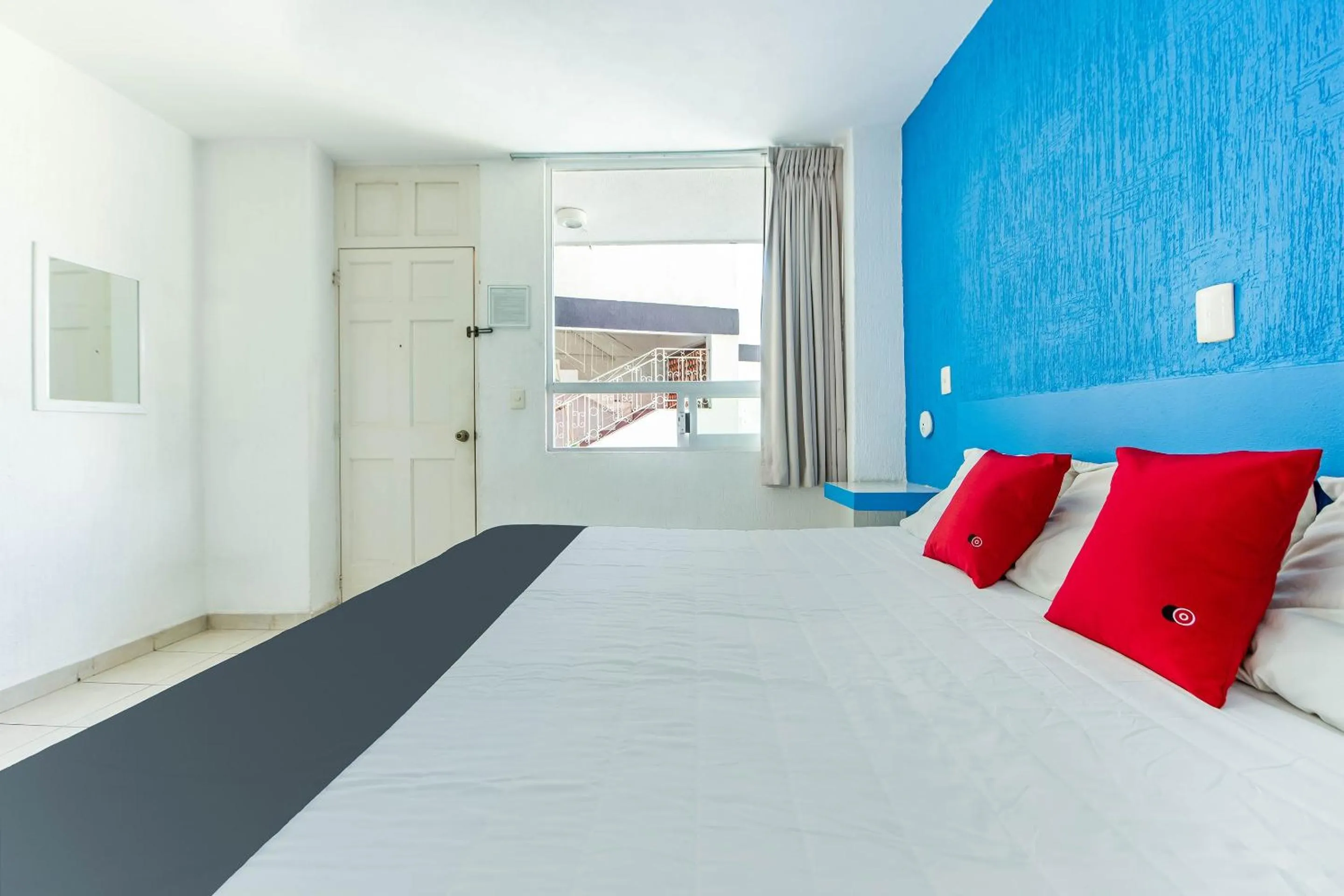 Bedroom, Bed in Capital O Hotel El Mejicano, Acapulco