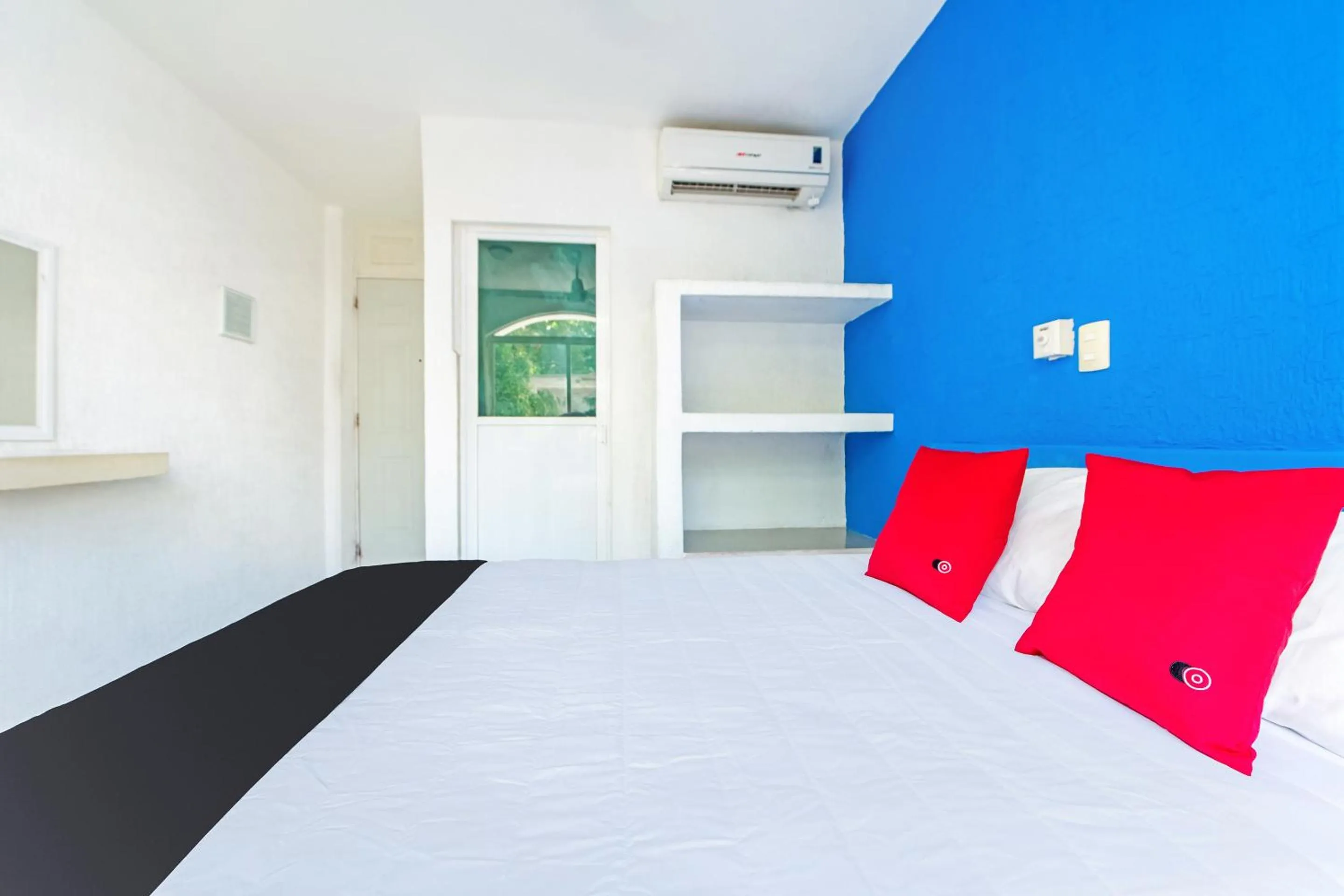 Bedroom, Bed in Capital O Hotel El Mejicano, Acapulco