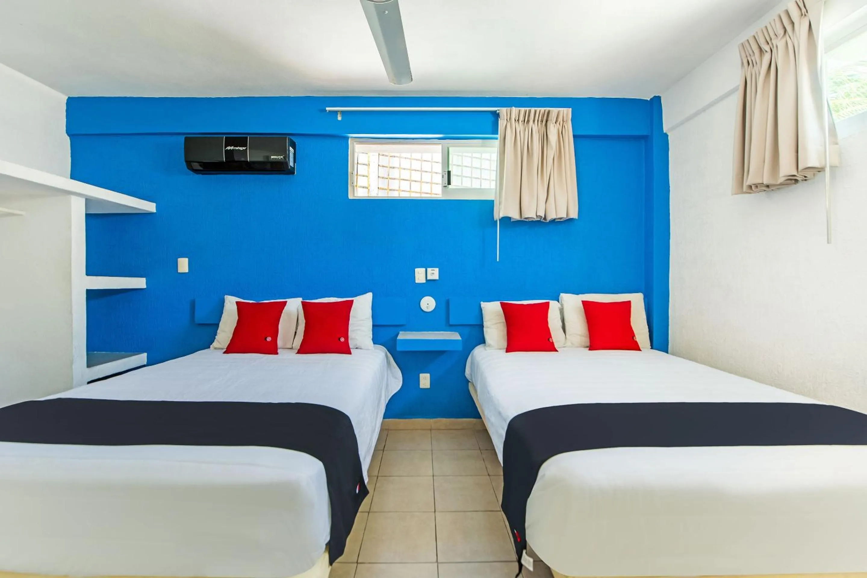 Bedroom, Bed in Capital O Hotel El Mejicano, Acapulco