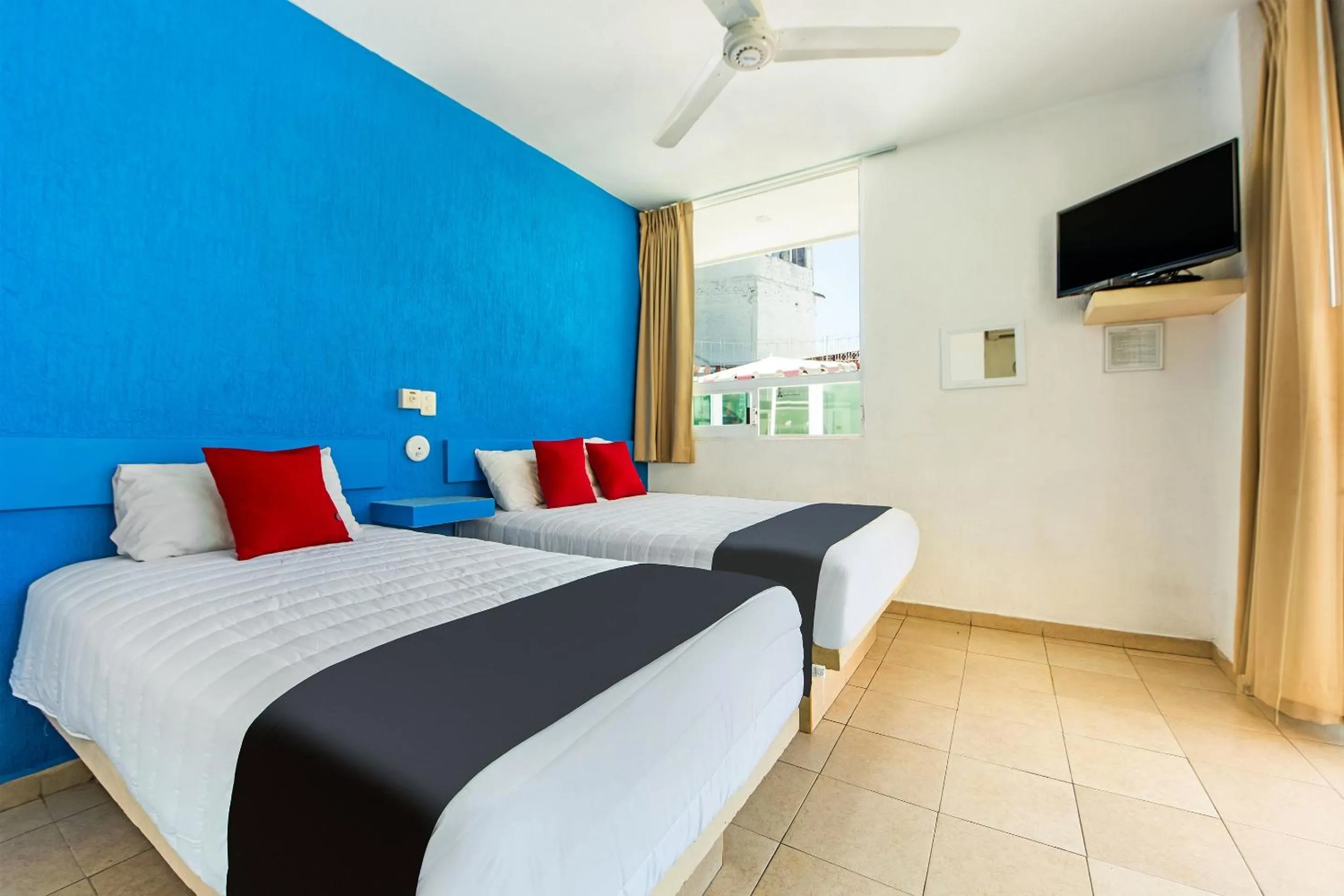 Bedroom, Bed in Capital O Hotel El Mejicano, Acapulco