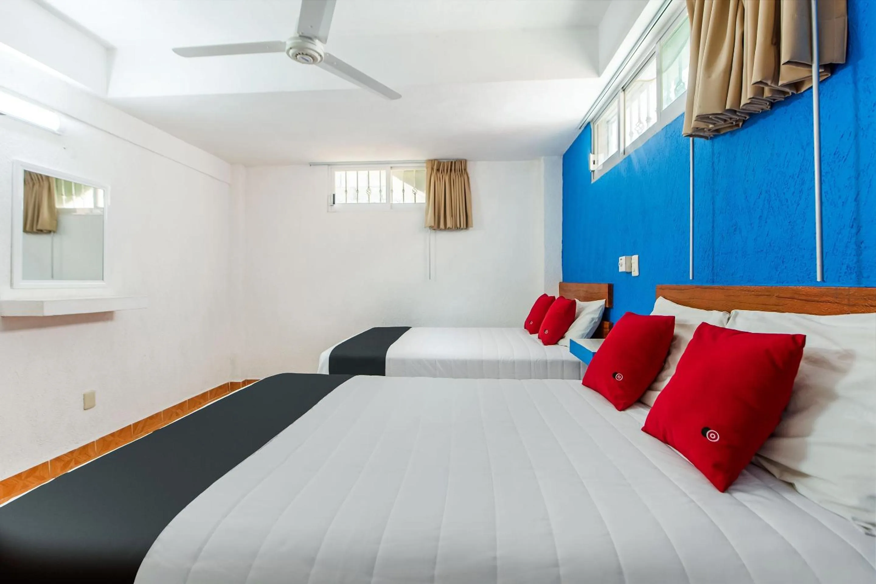 Bedroom, Bed in Capital O Hotel El Mejicano, Acapulco