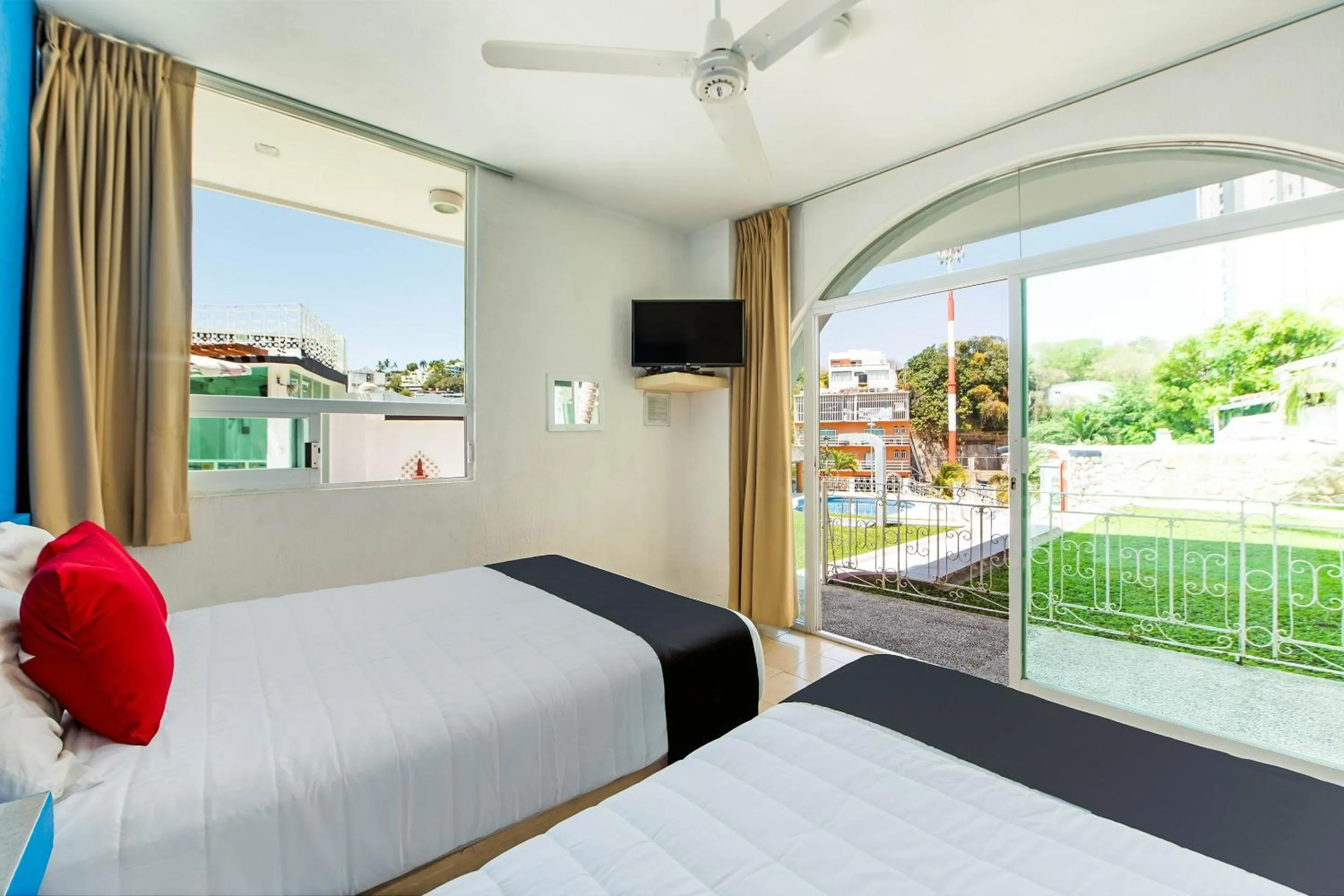 Bedroom, Bed in Capital O Hotel El Mejicano, Acapulco