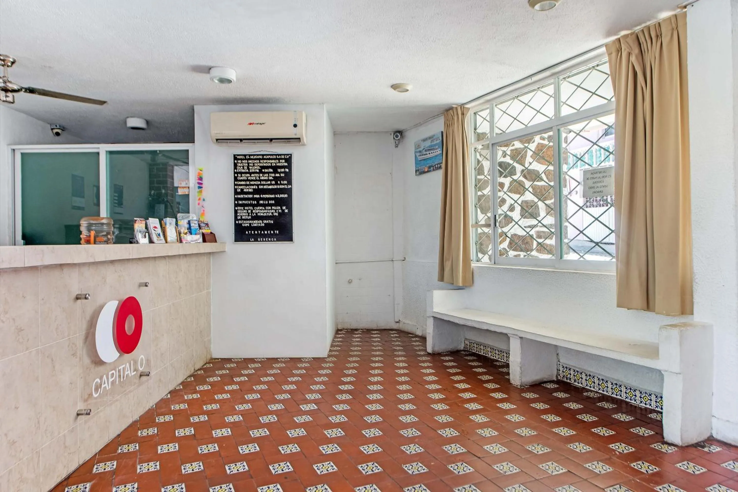 Lobby or reception in Capital O Hotel El Mejicano, Acapulco