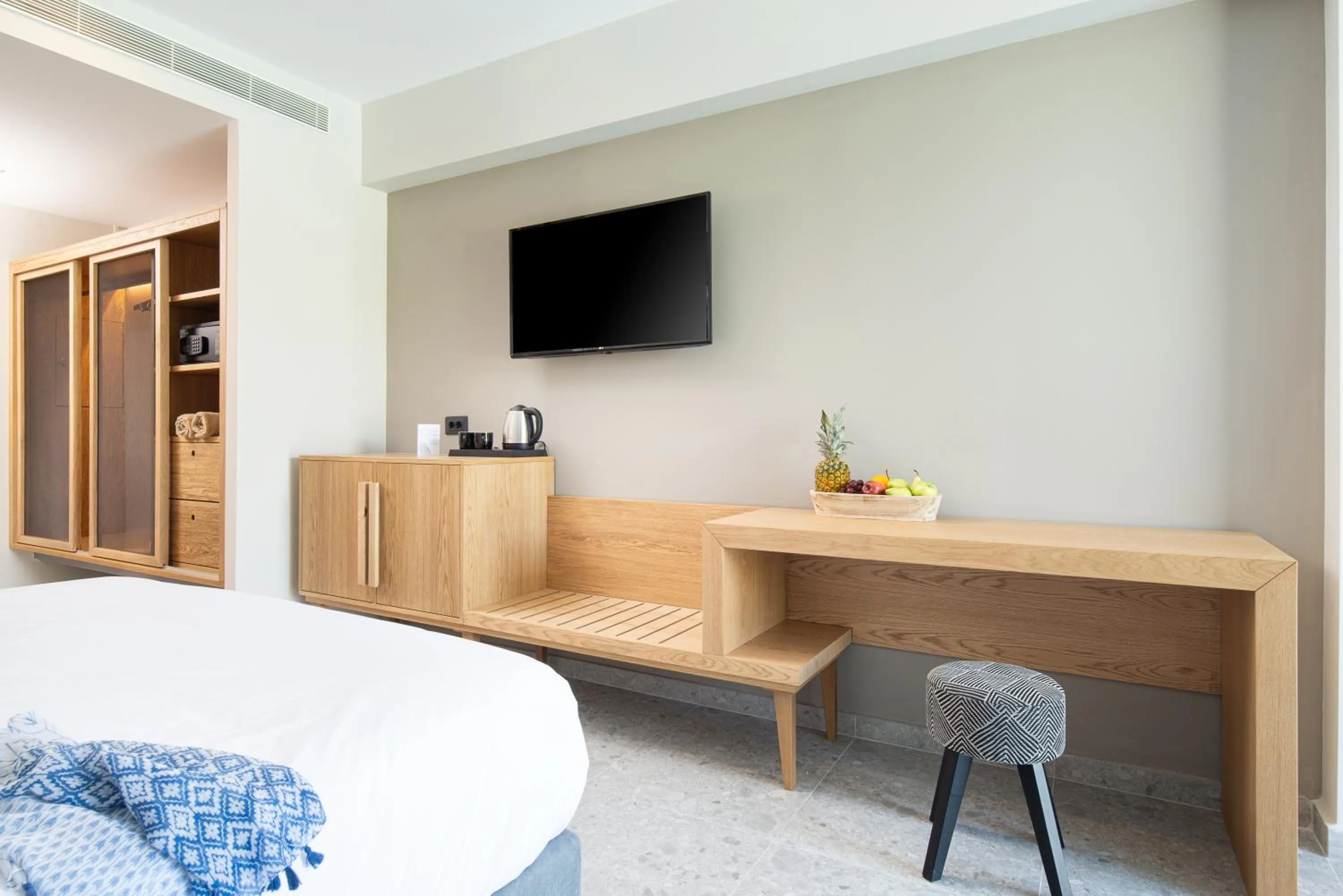 Area and facilities, Bed in Portes Lithos Luxury Resort
