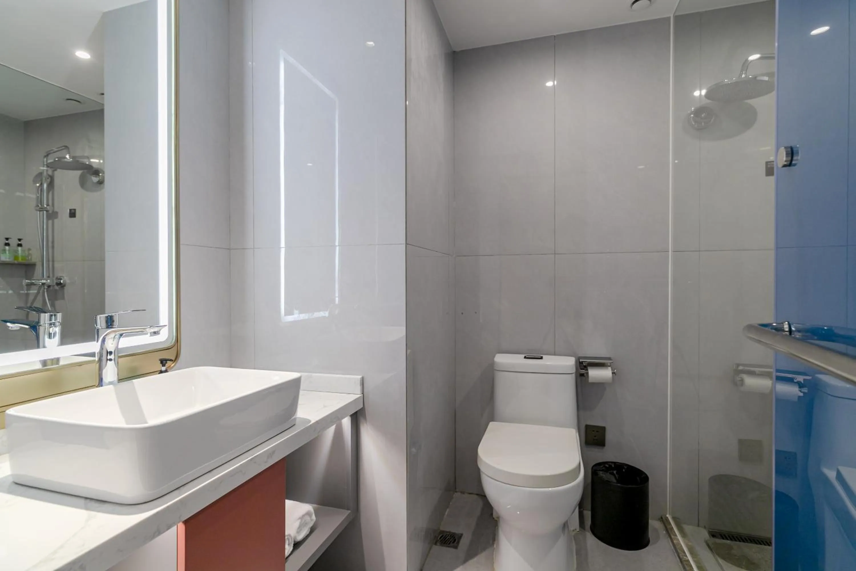 Shower in Insail Hotels Guangzhou Beijing Road Pedestrian Branch