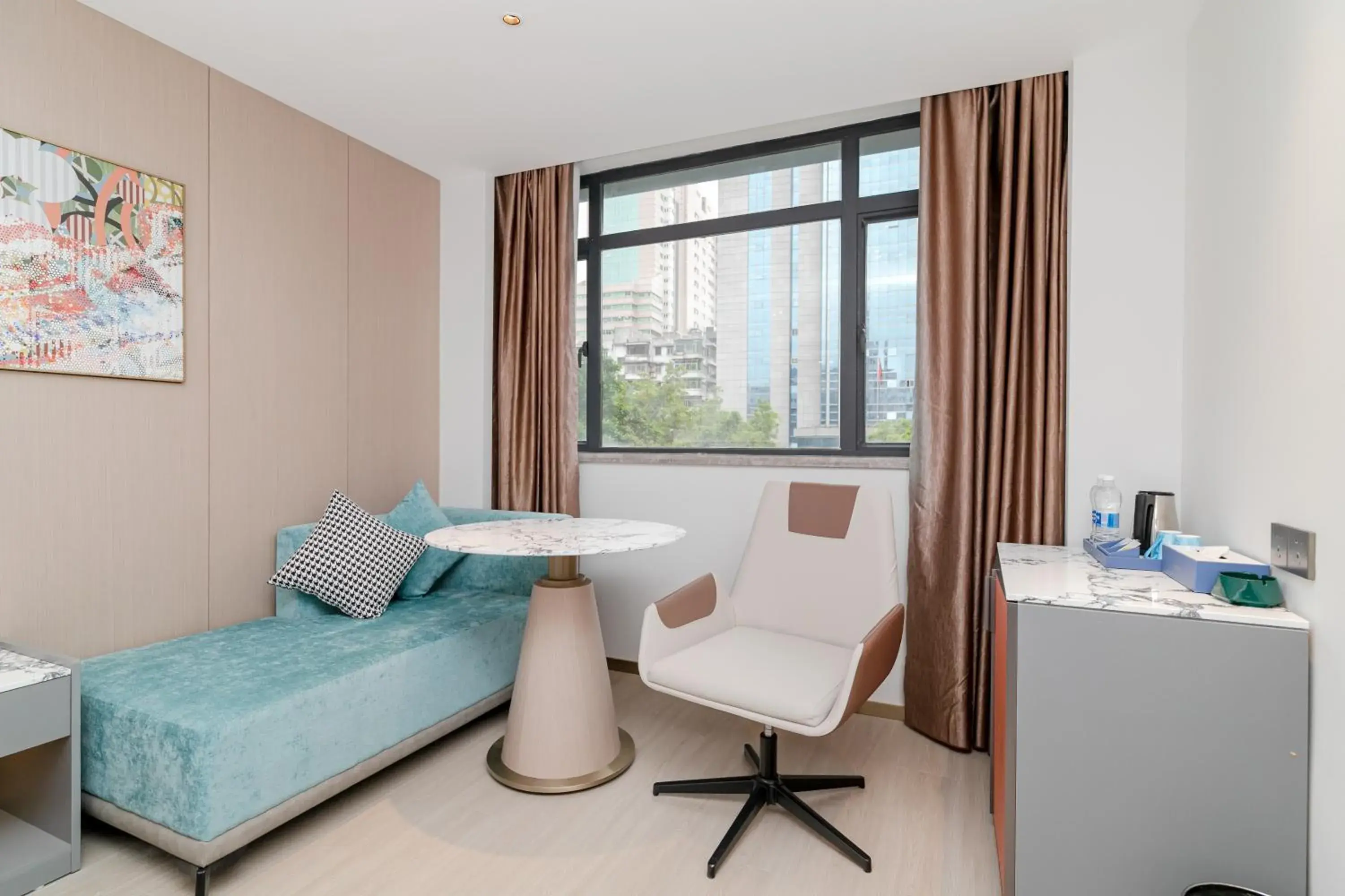 Seating area, Bed in Insail Hotels Guangzhou Beijing Road Pedestrian Branch Seating area, Bed in Insail Hotels Guangzhou Beijing Road Pedestrian Branch