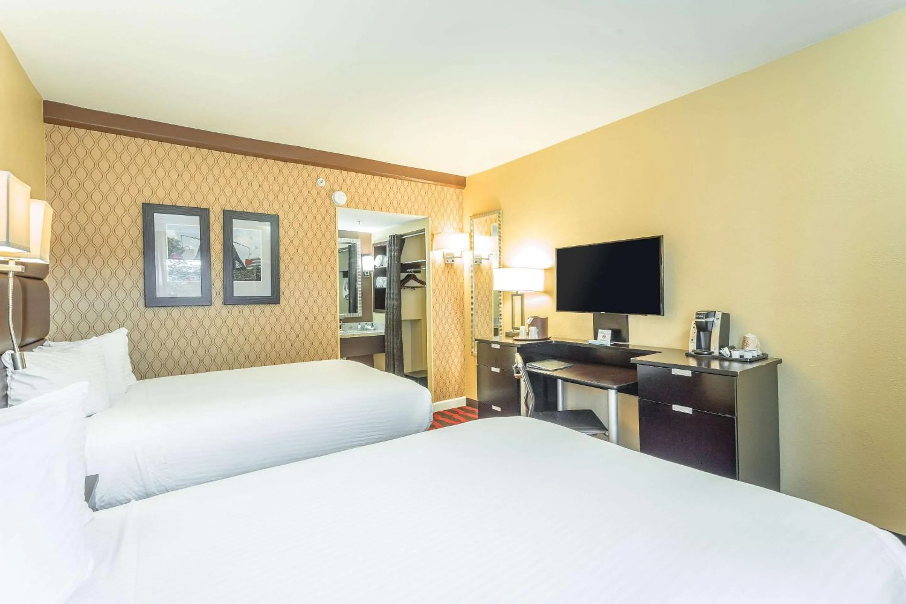 Double Room with Two Double Beds - Non-Smoking in Inn at the Peachtrees, an Ascend Collection Hotel
