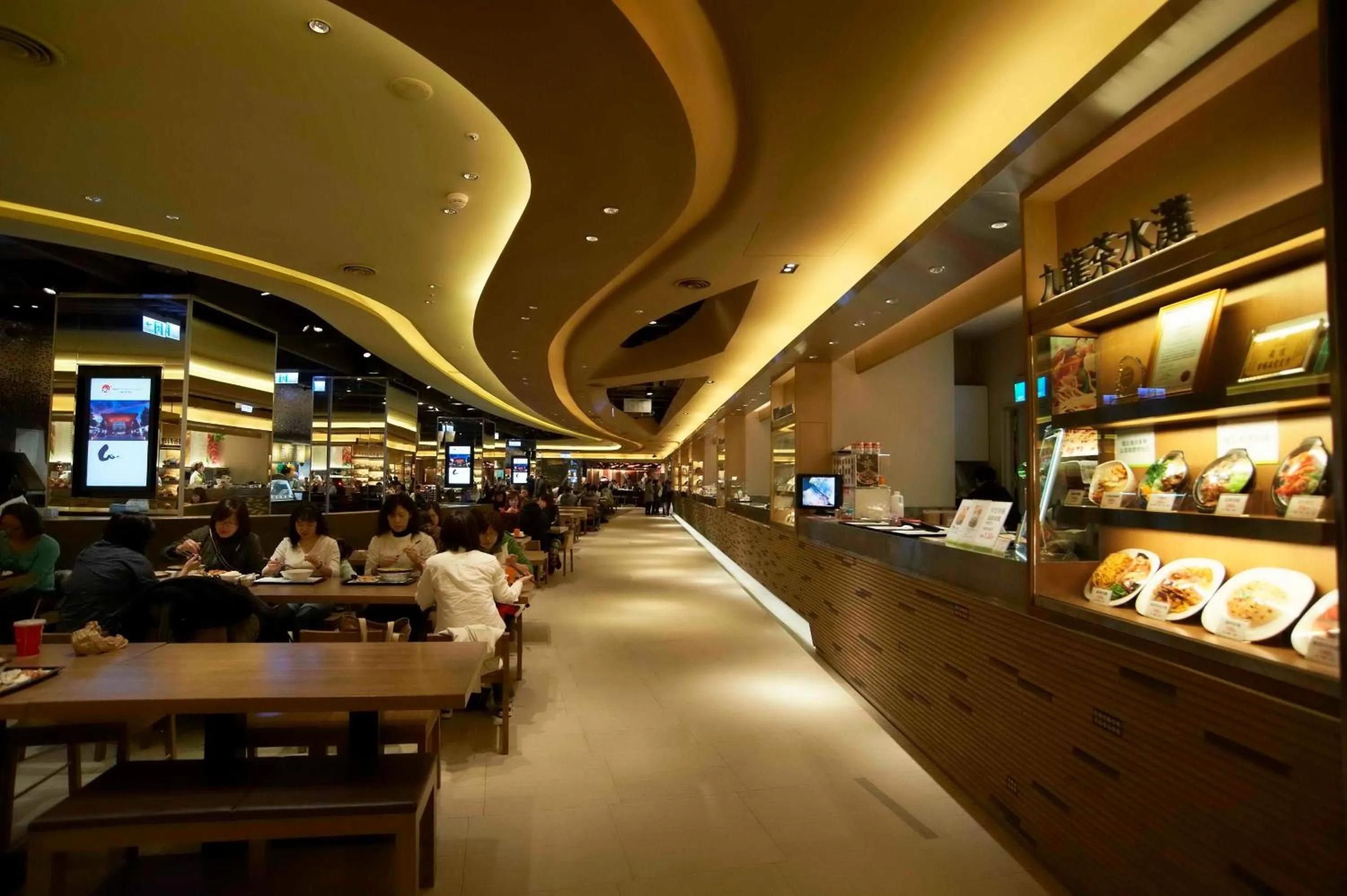 Restaurant/places to eat in Master Hotel