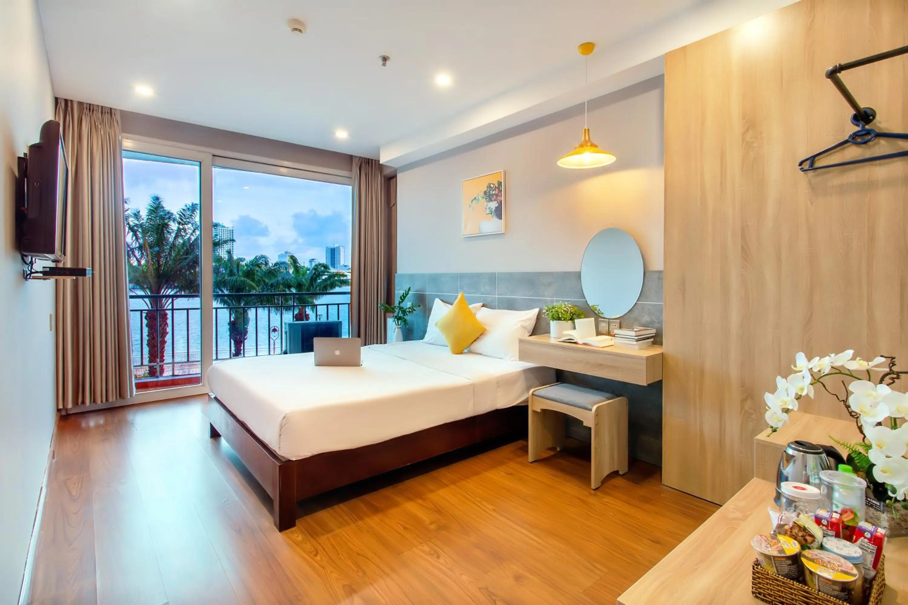 Photo of the whole room, Bed in Happy Day Riverside Hotel & Spa Danang