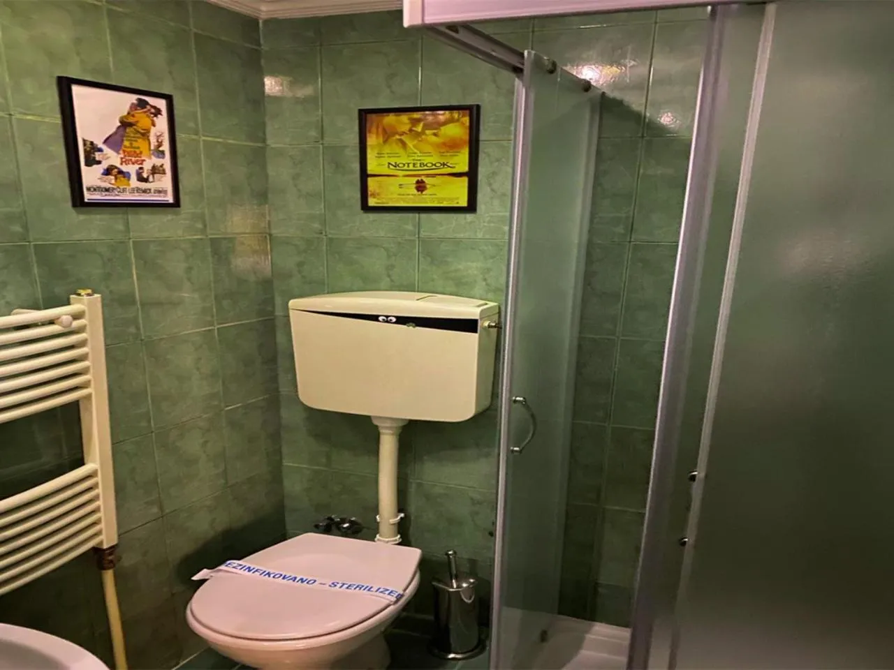 Shower in Ranč Platan - smeštaj u Nacionalnom parku Fruška gora