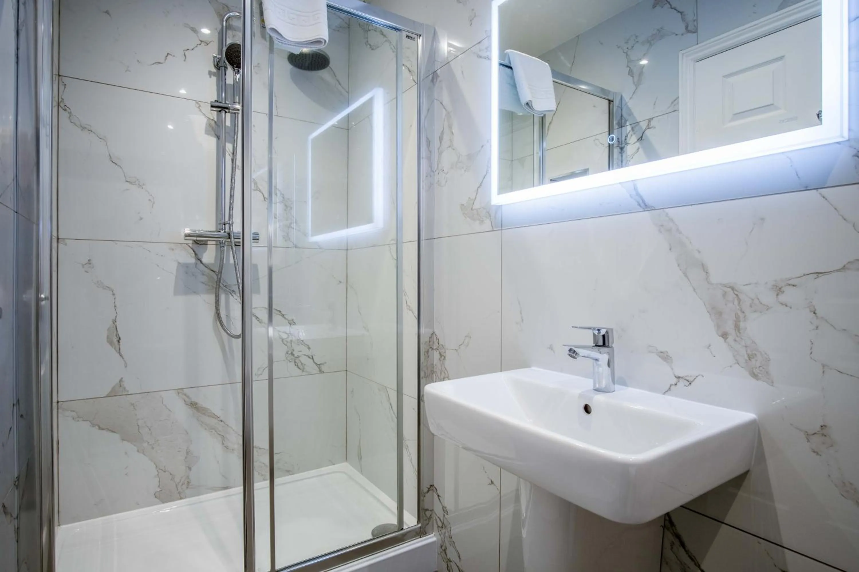 Shower in The Helaina