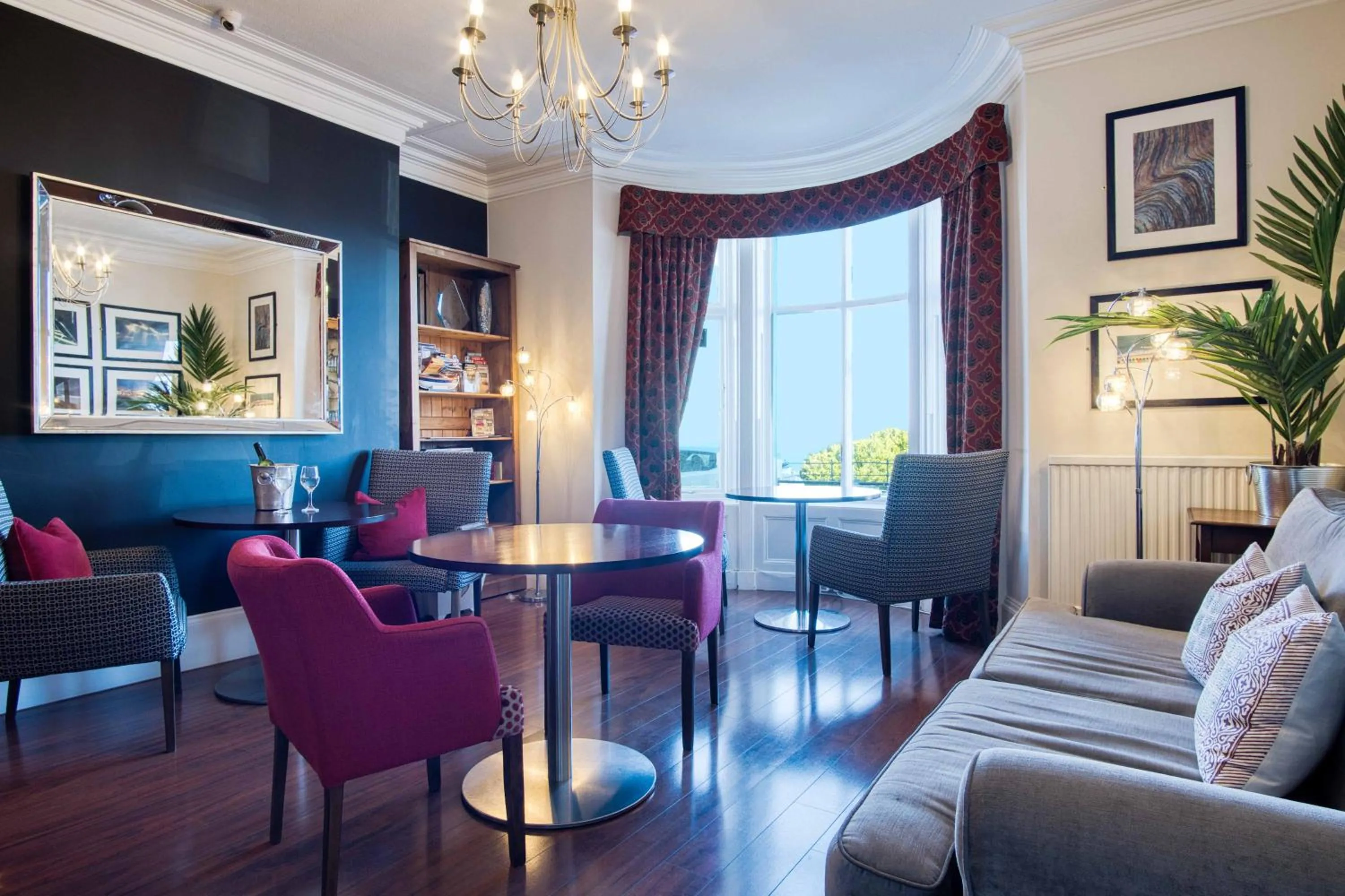 Lounge or bar in The Helaina