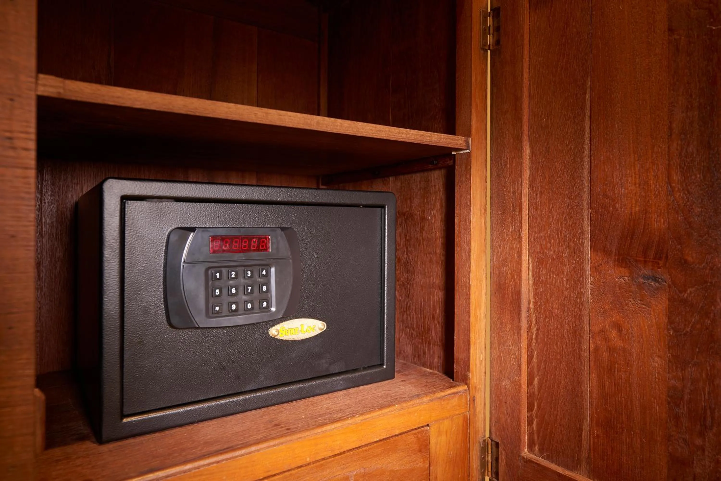 safe in Macalister Terraces Hotel