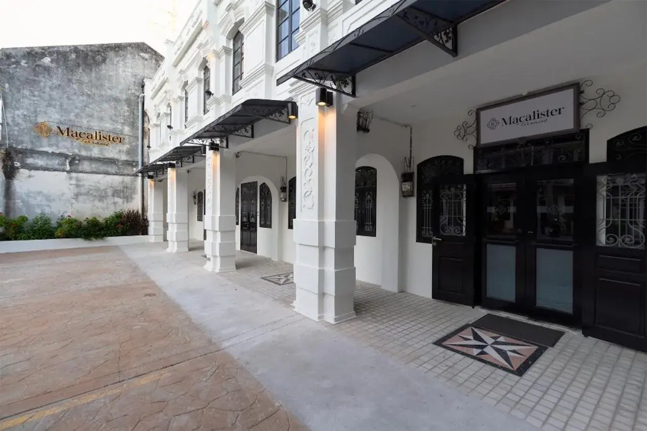 Facade/entrance in Macalister Terraces Hotel Facade/entrance in Macalister Terraces Hotel