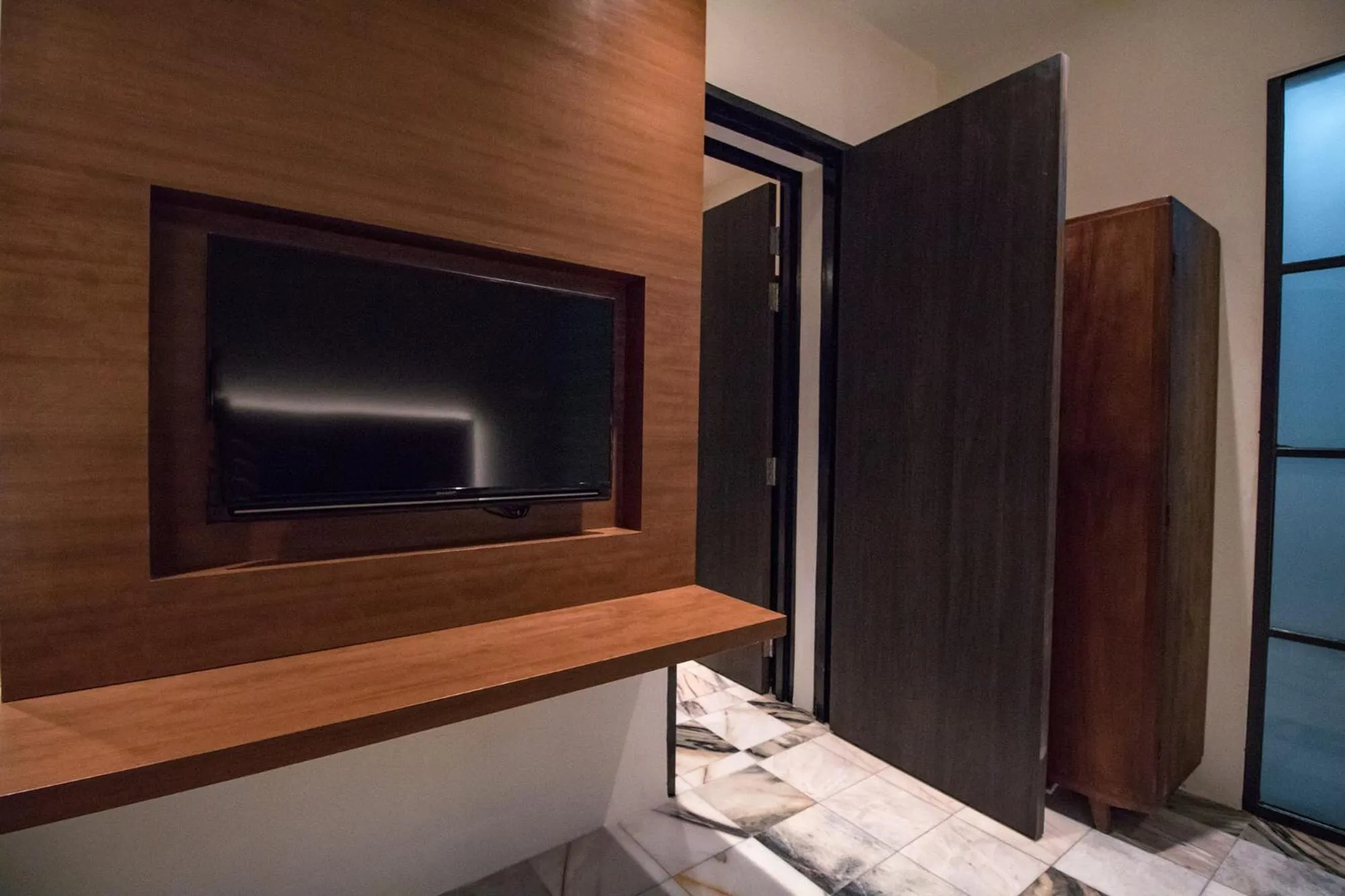 TV and multimedia in Macalister Terraces Hotel