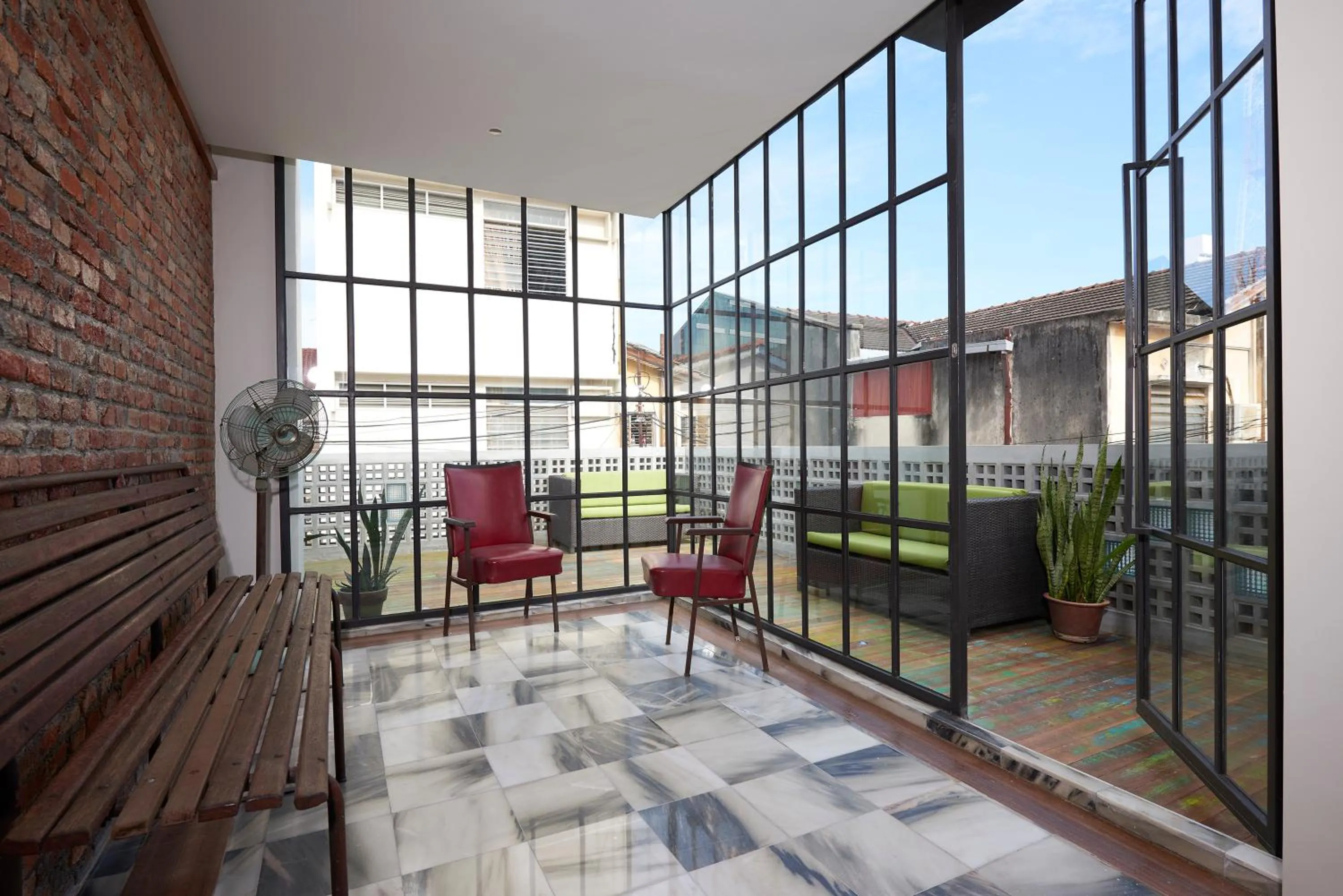 Balcony/Terrace in Macalister Terraces Hotel
