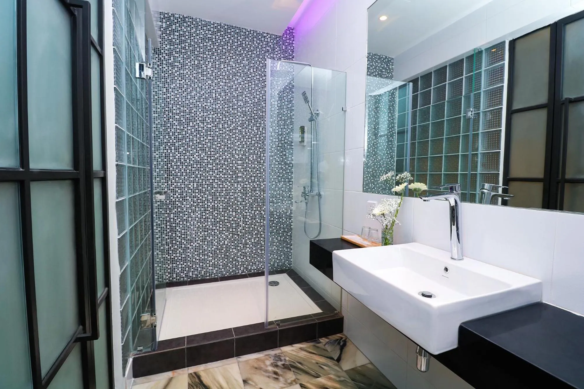 Bathroom in Macalister Terraces Hotel