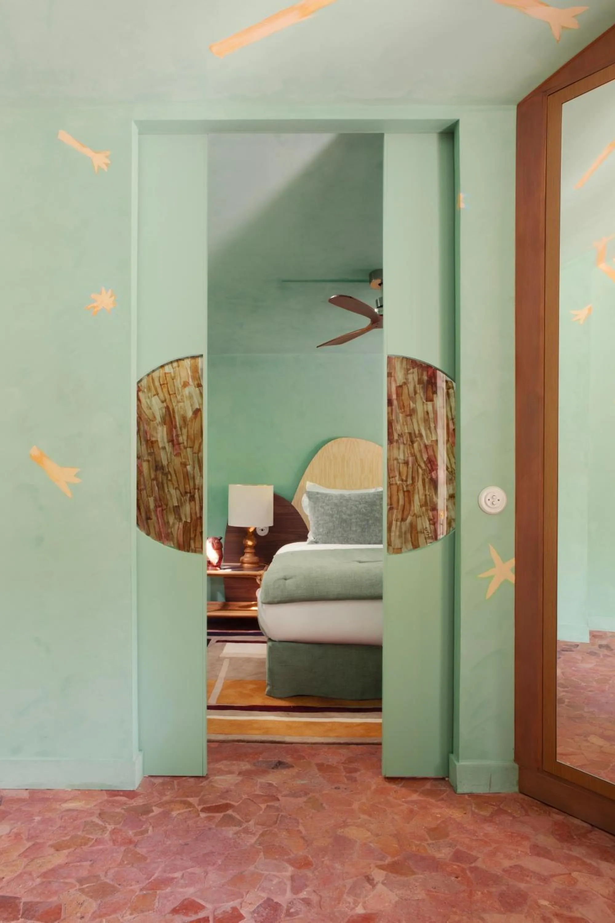Bed in La Folie Barbizon