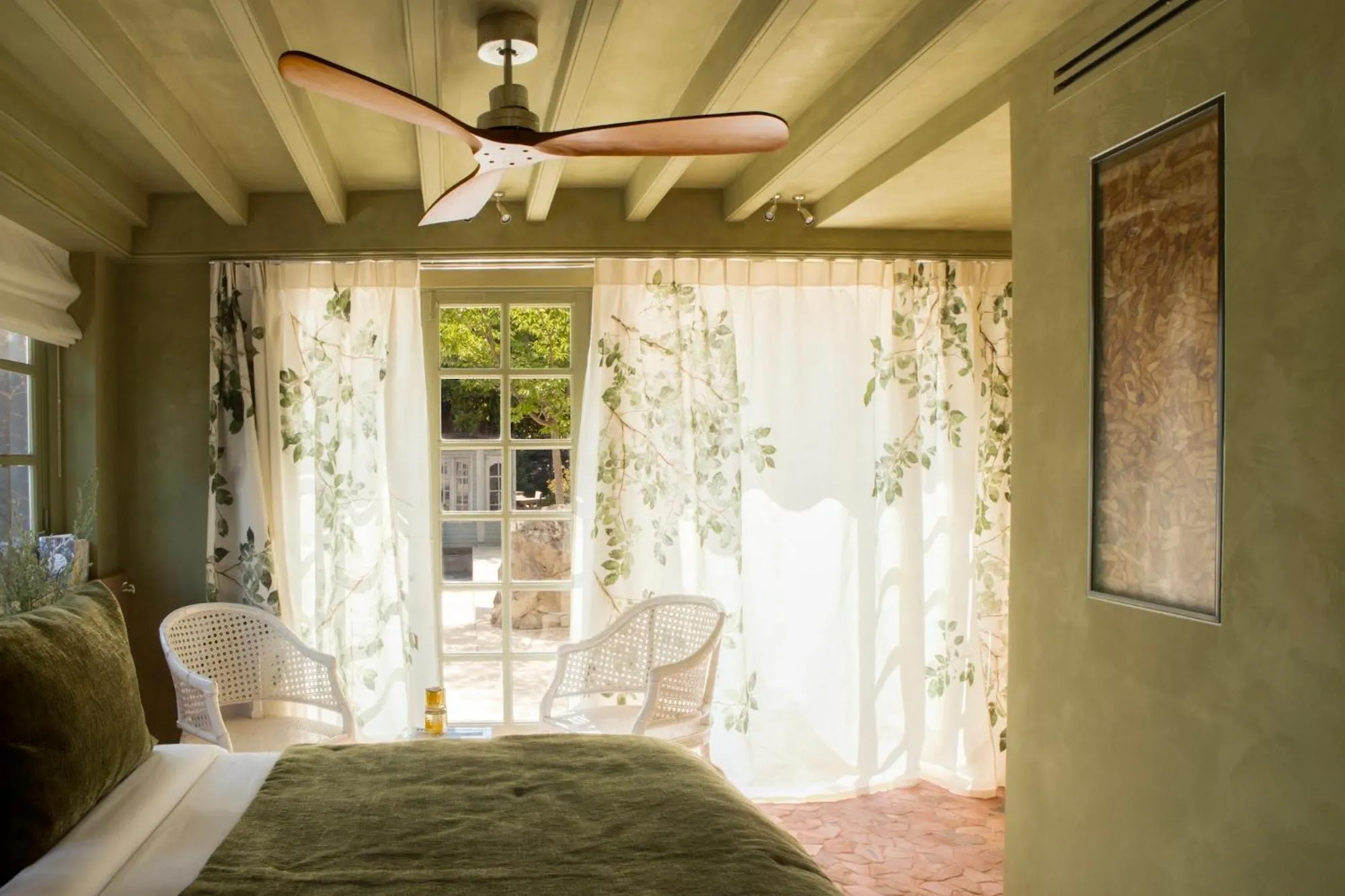 Bedroom in La Folie Barbizon