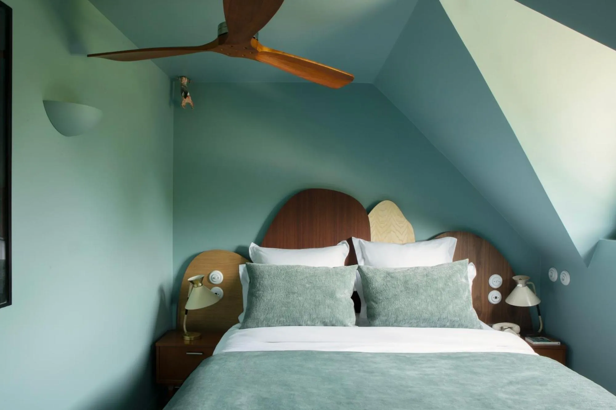 Bed in La Folie Barbizon