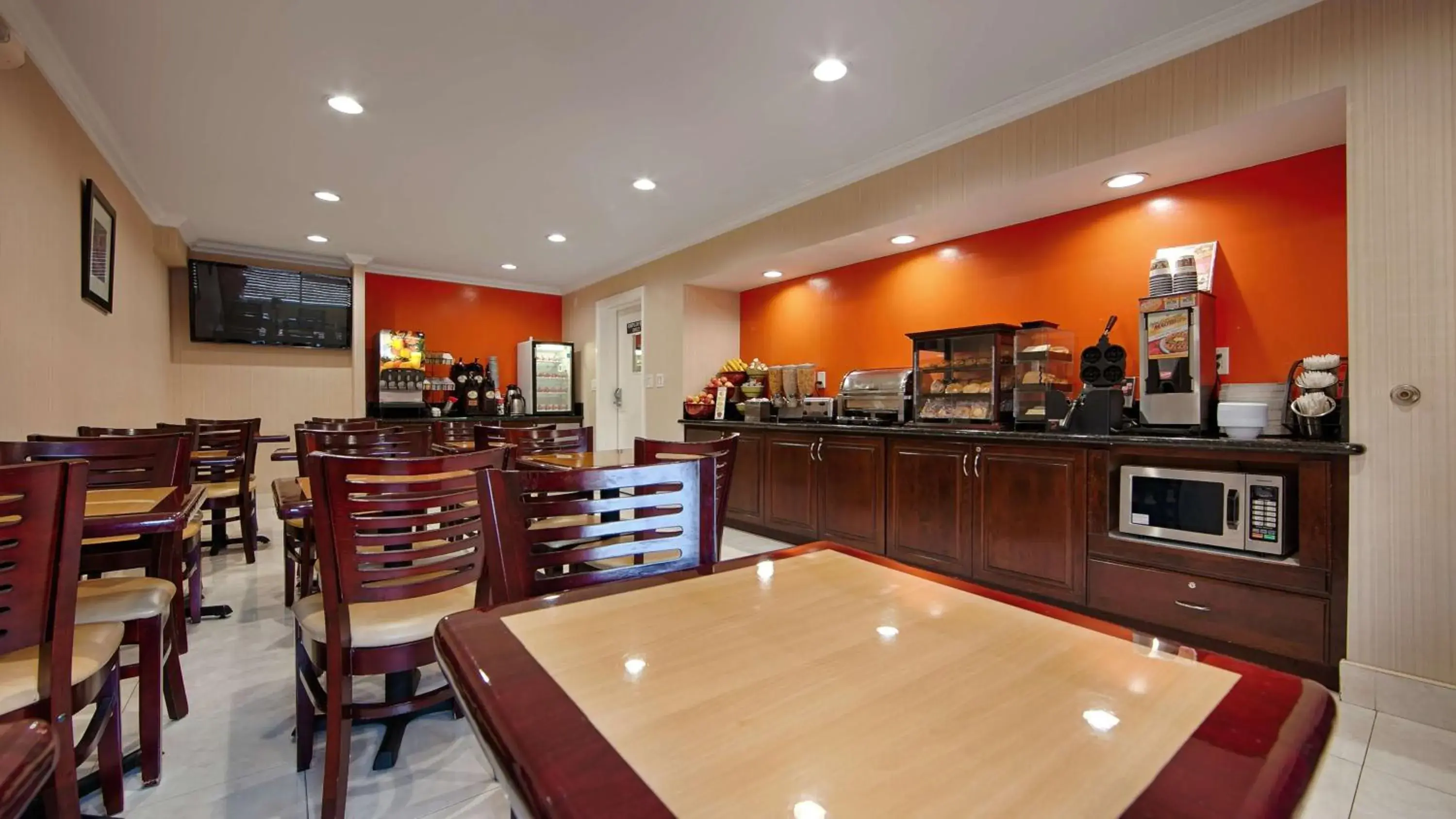 Breakfast in Best Western Pasadena Inn Breakfast in Best Western Pasadena Inn