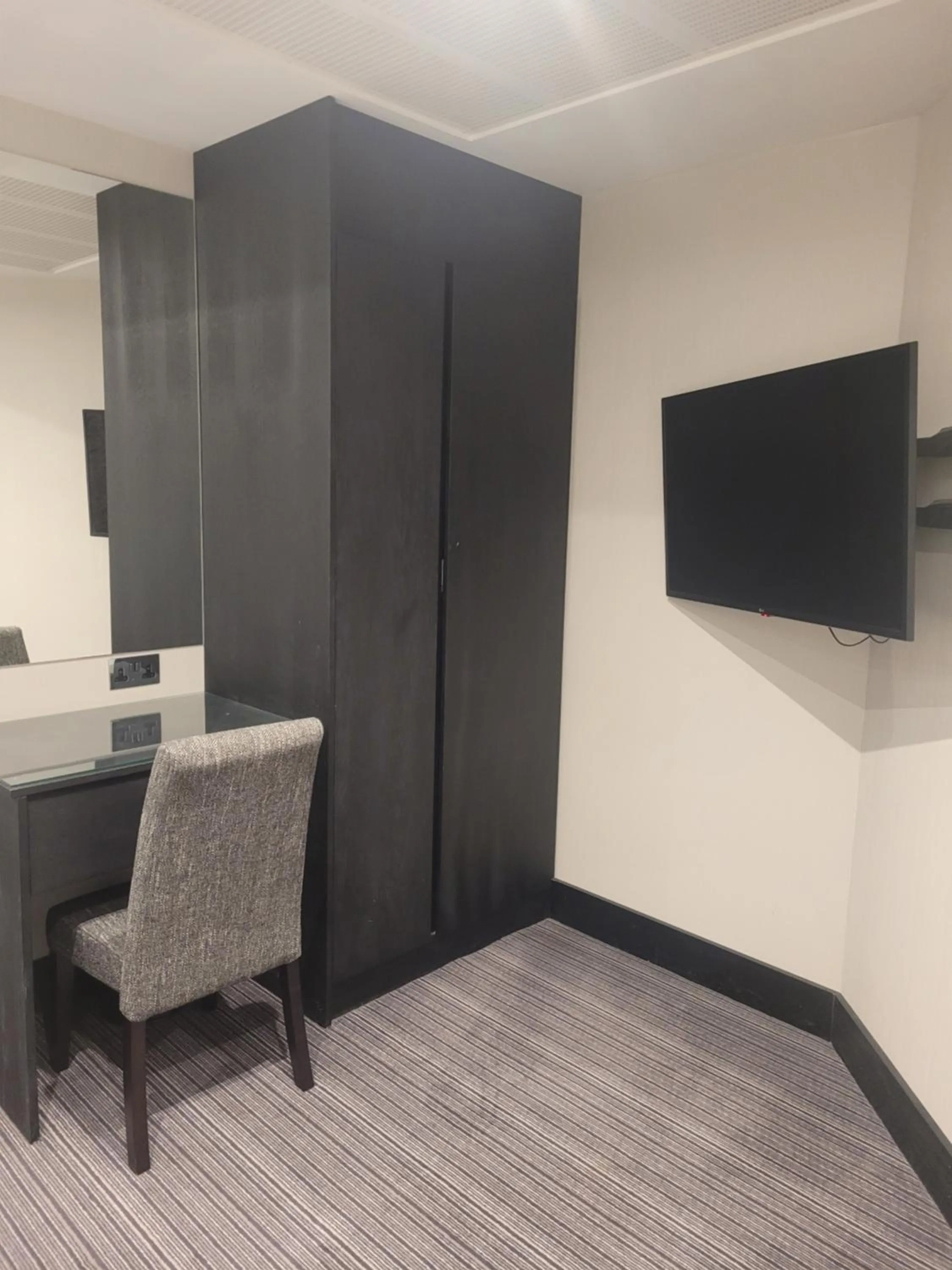 hair dresser in Hatton Garden Hotel