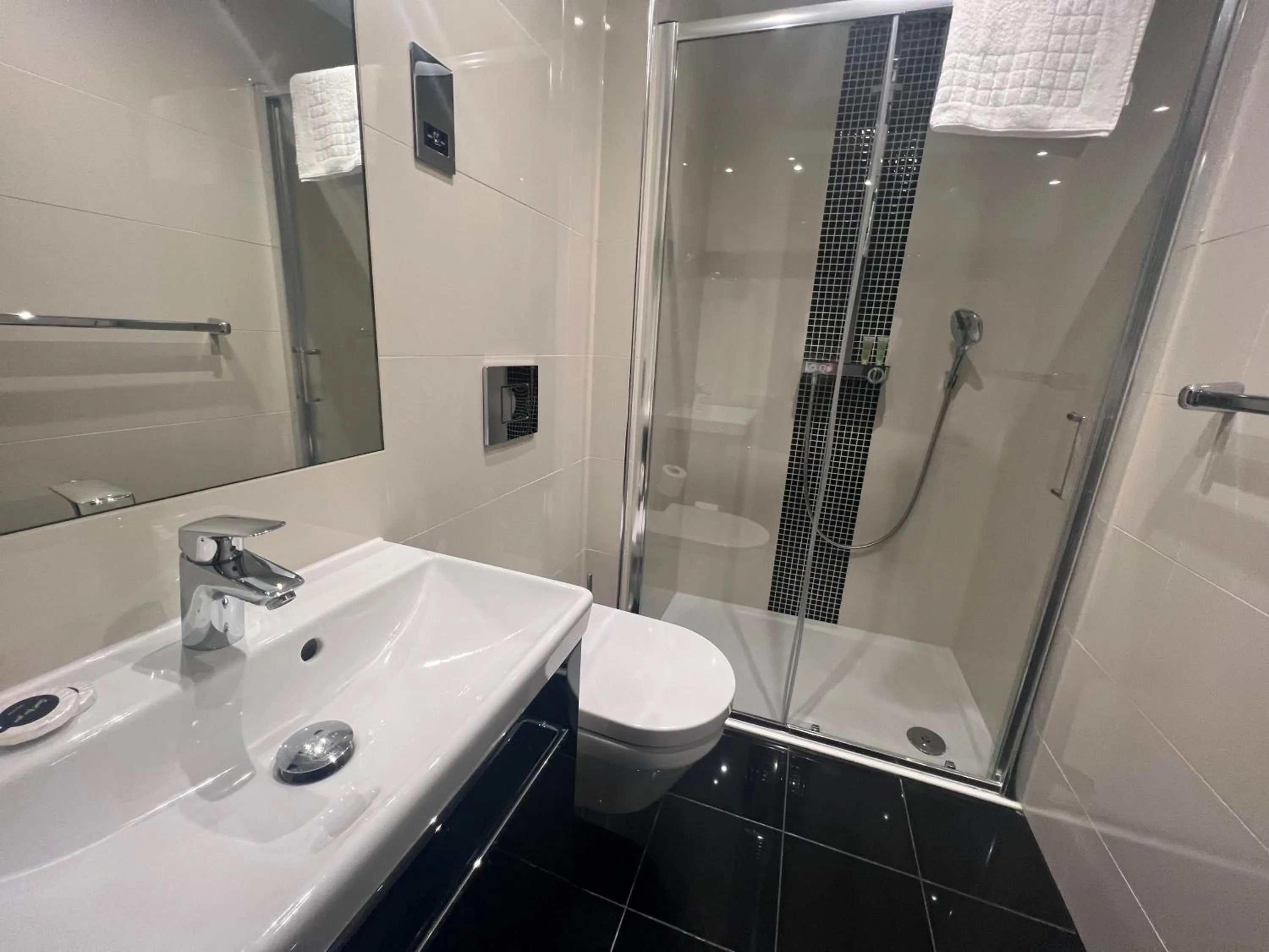 Shower in Hatton Garden Hotel