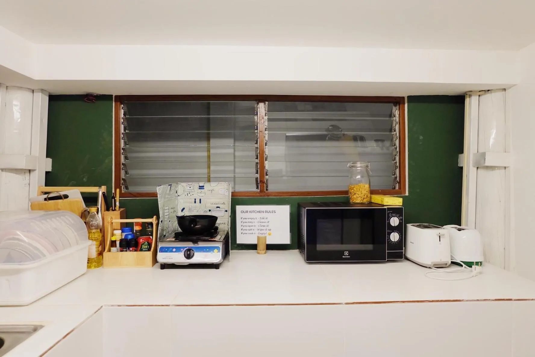 Kitchen or kitchenette in Barn Laos Hostel