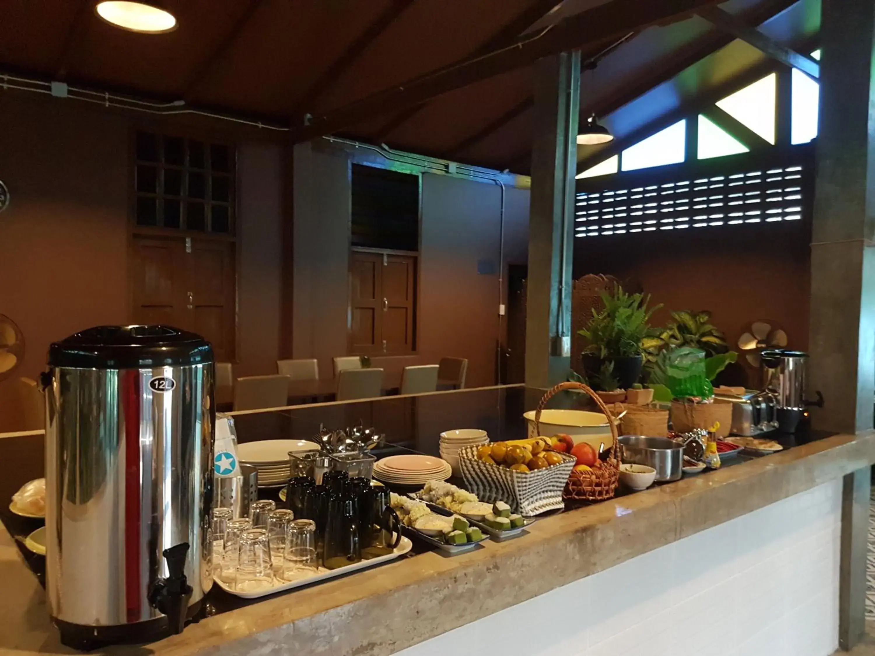 Restaurant/places to eat in Mon-Dee minihotel Restaurant/places to eat in Mon-Dee minihotel