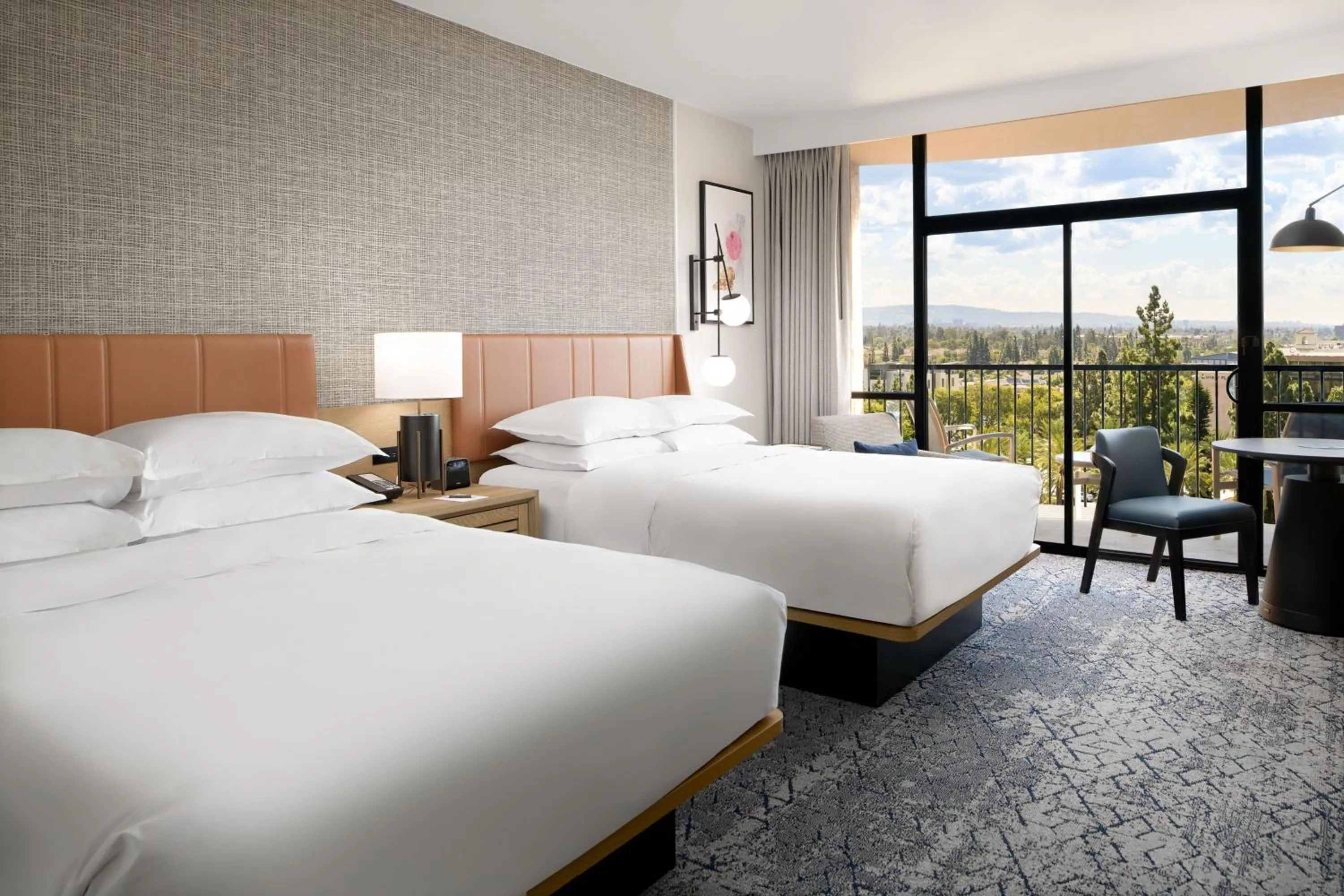 Photo of the whole room, Bed in Sheraton Park Hotel at the Anaheim Resort