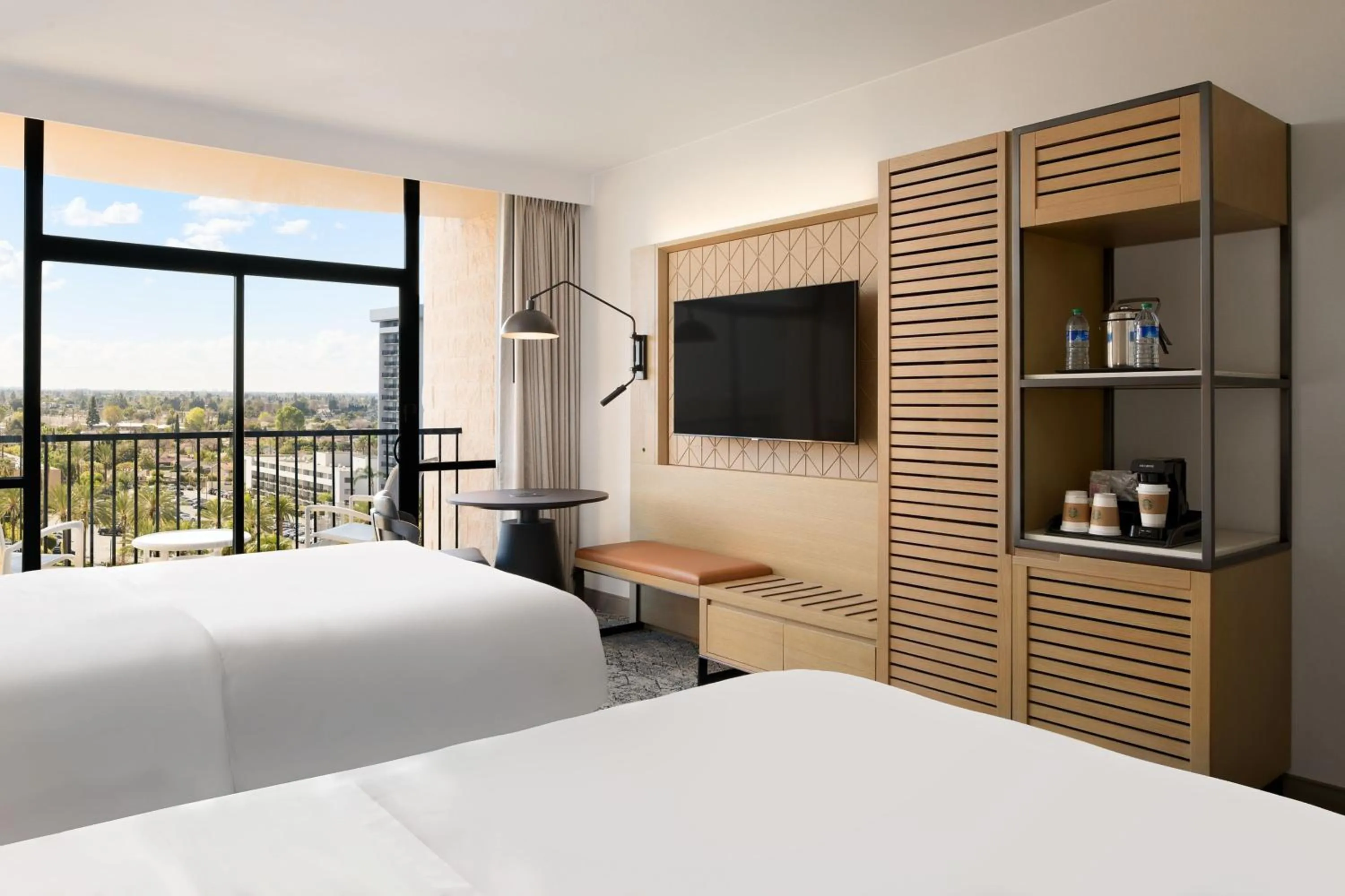 Photo of the whole room, Bed in Sheraton Park Hotel at the Anaheim Resort